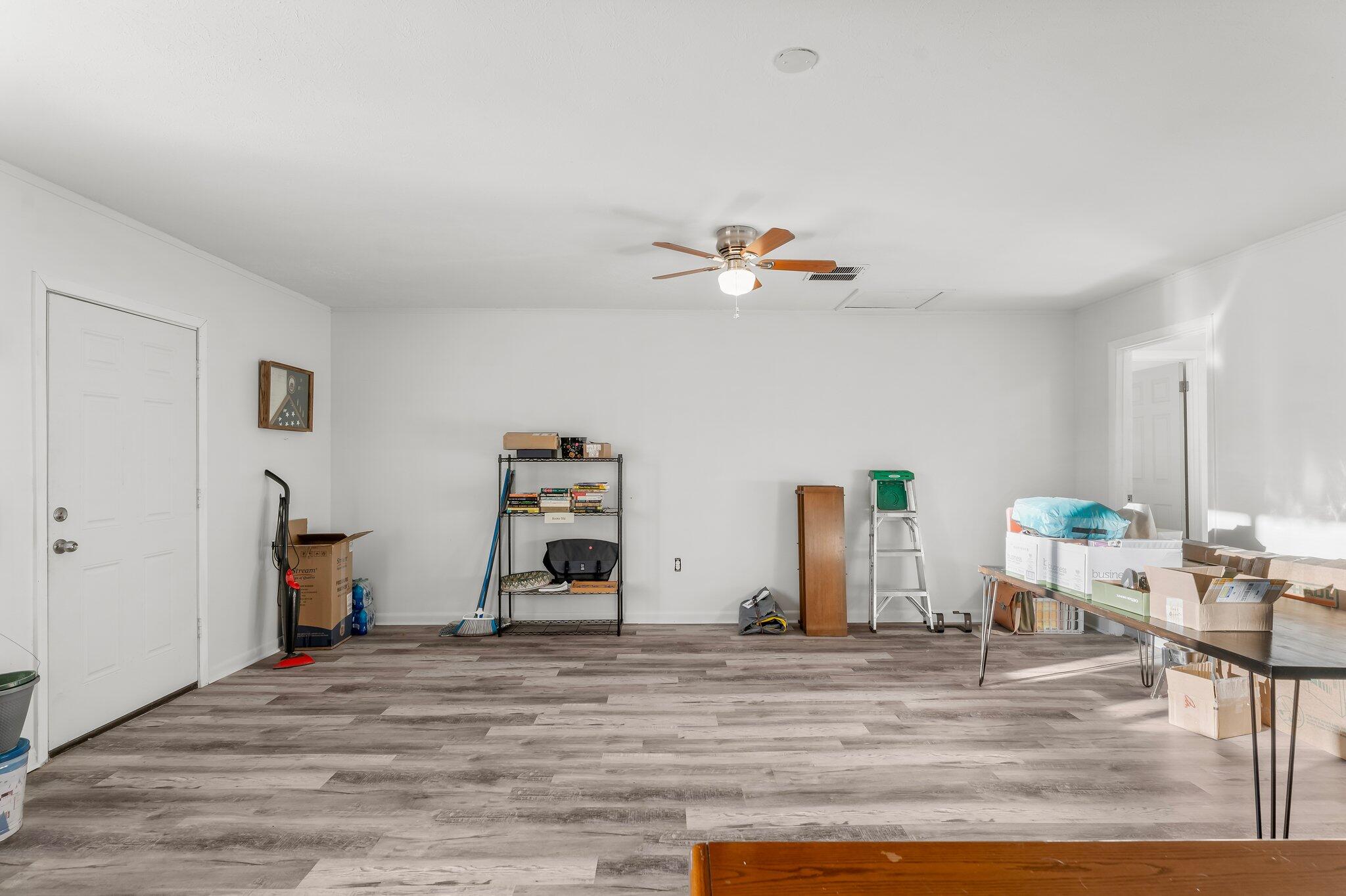 IMPERIAL OAKS - Residential