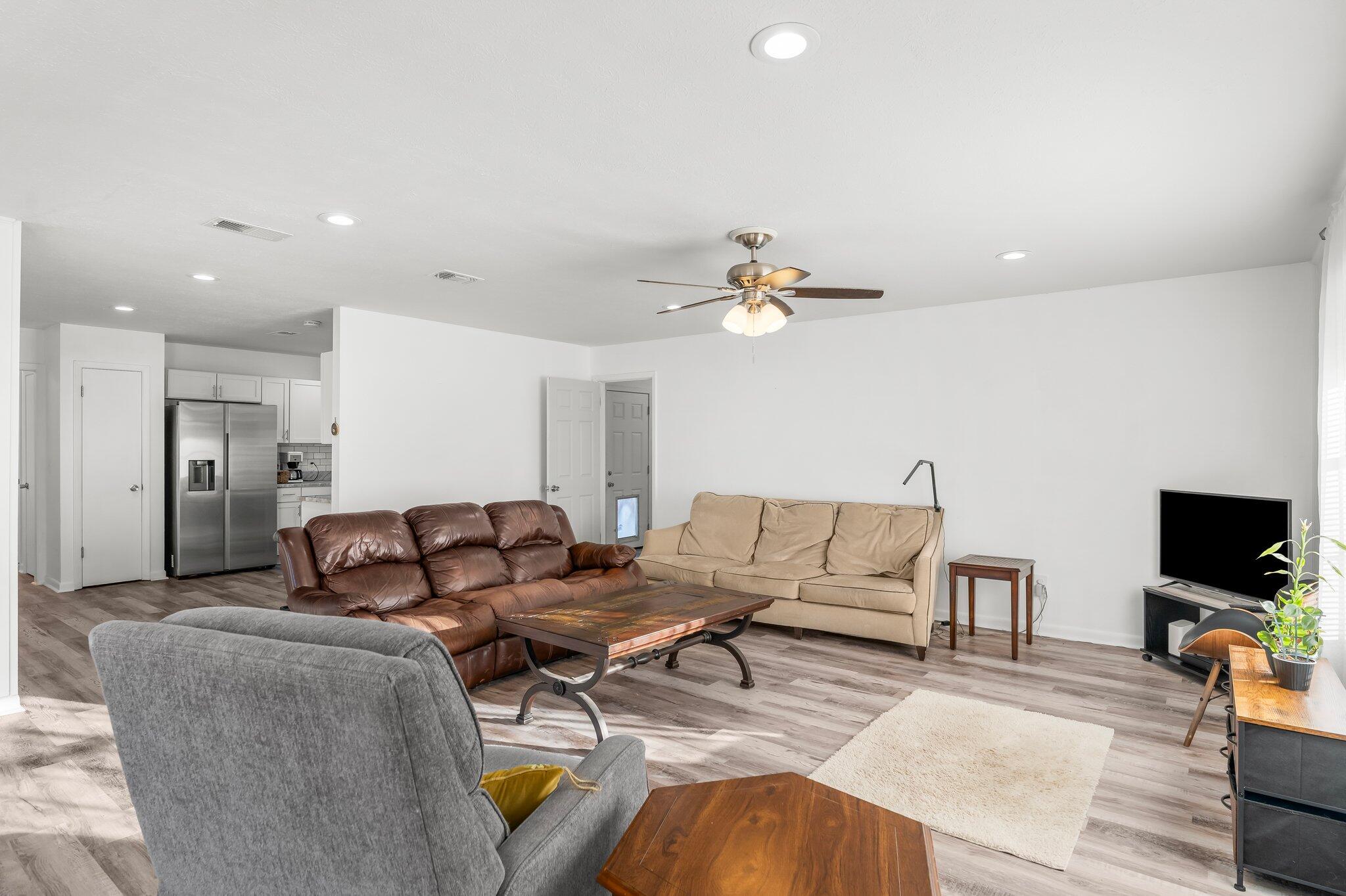 IMPERIAL OAKS - Residential