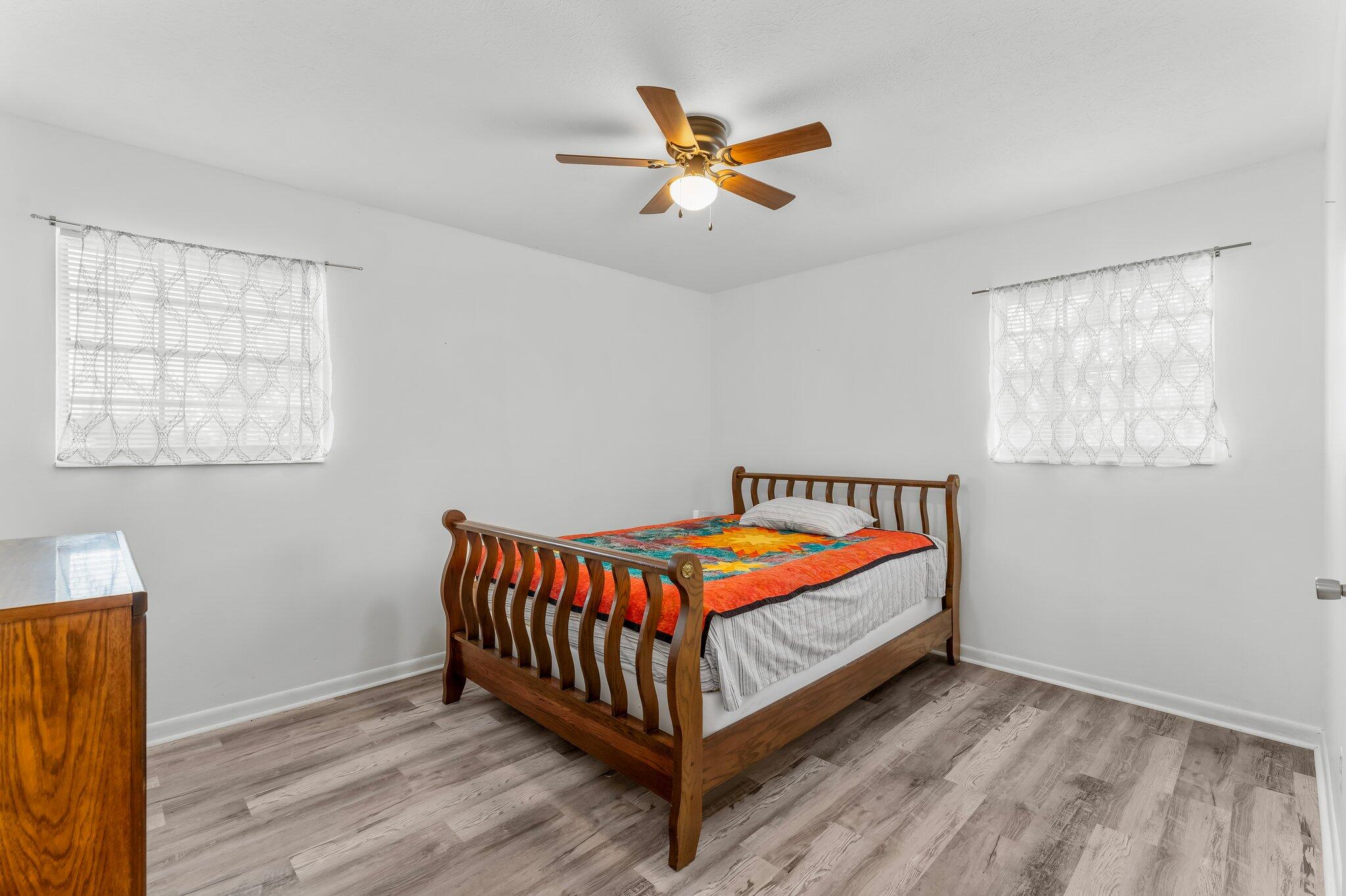 IMPERIAL OAKS - Residential