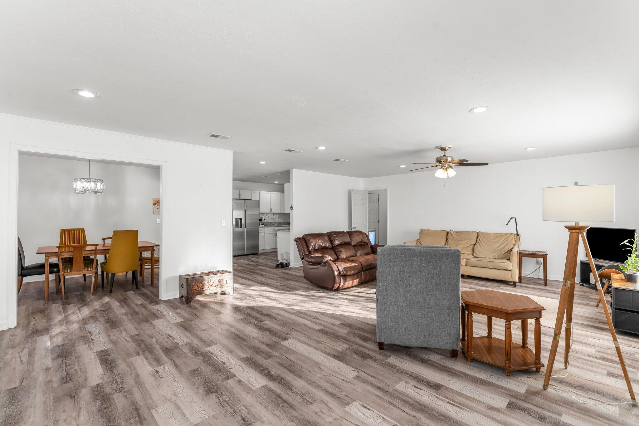 IMPERIAL OAKS - Residential