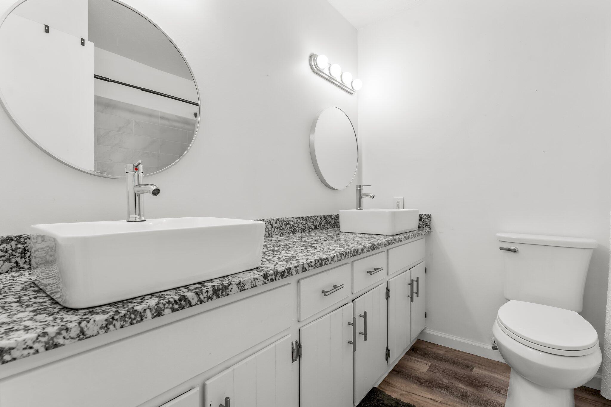 IMPERIAL OAKS - Residential