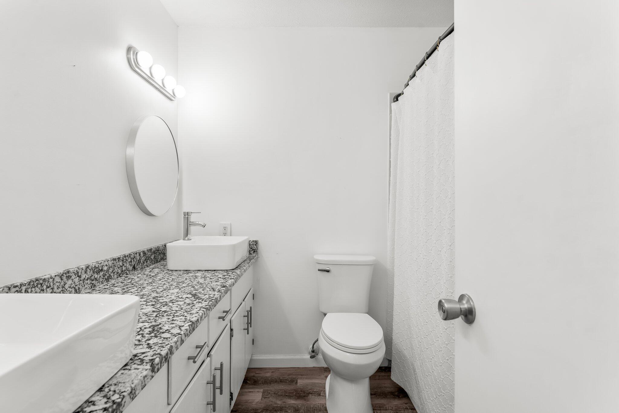 IMPERIAL OAKS - Residential