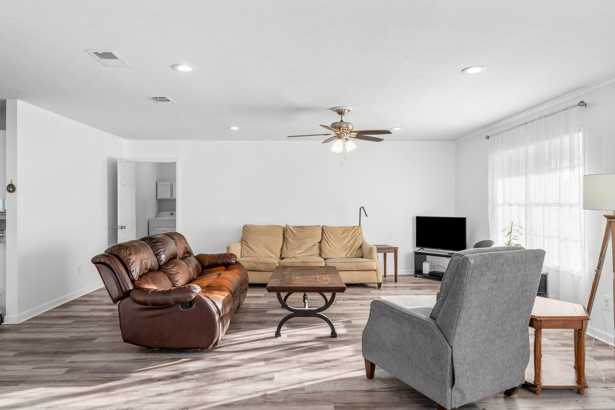 IMPERIAL OAKS - Residential