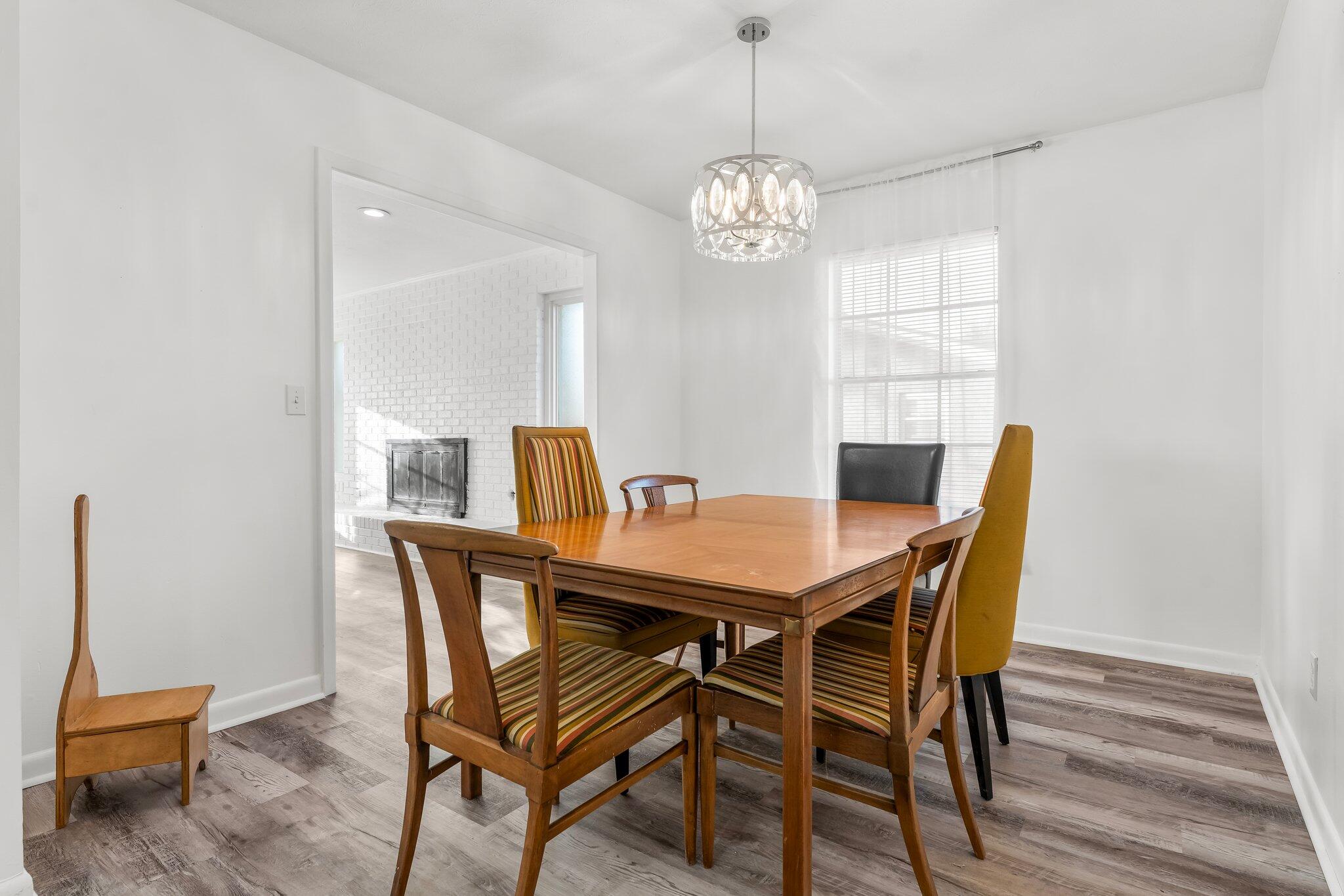 IMPERIAL OAKS - Residential