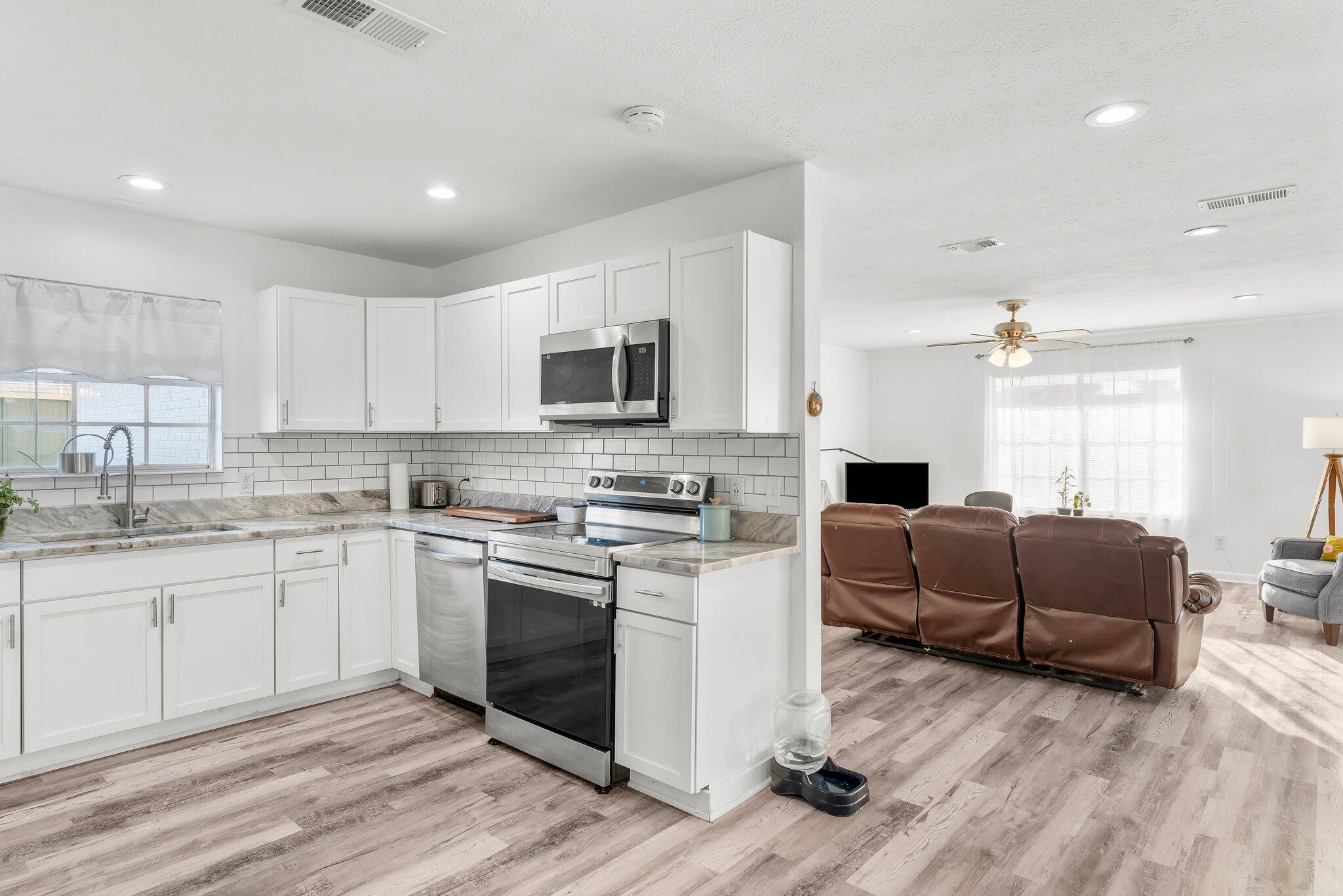 IMPERIAL OAKS - Residential