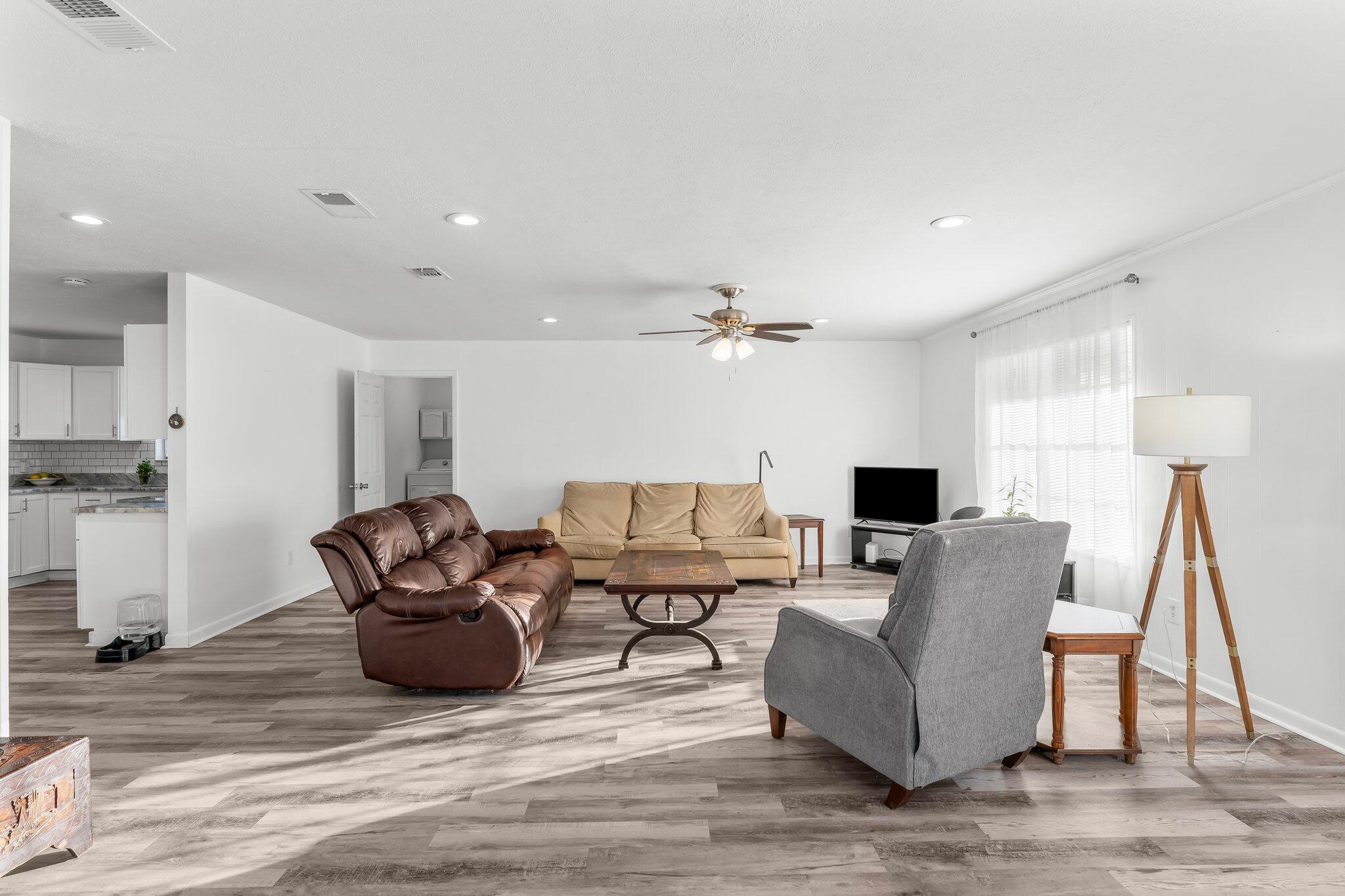 IMPERIAL OAKS - Residential