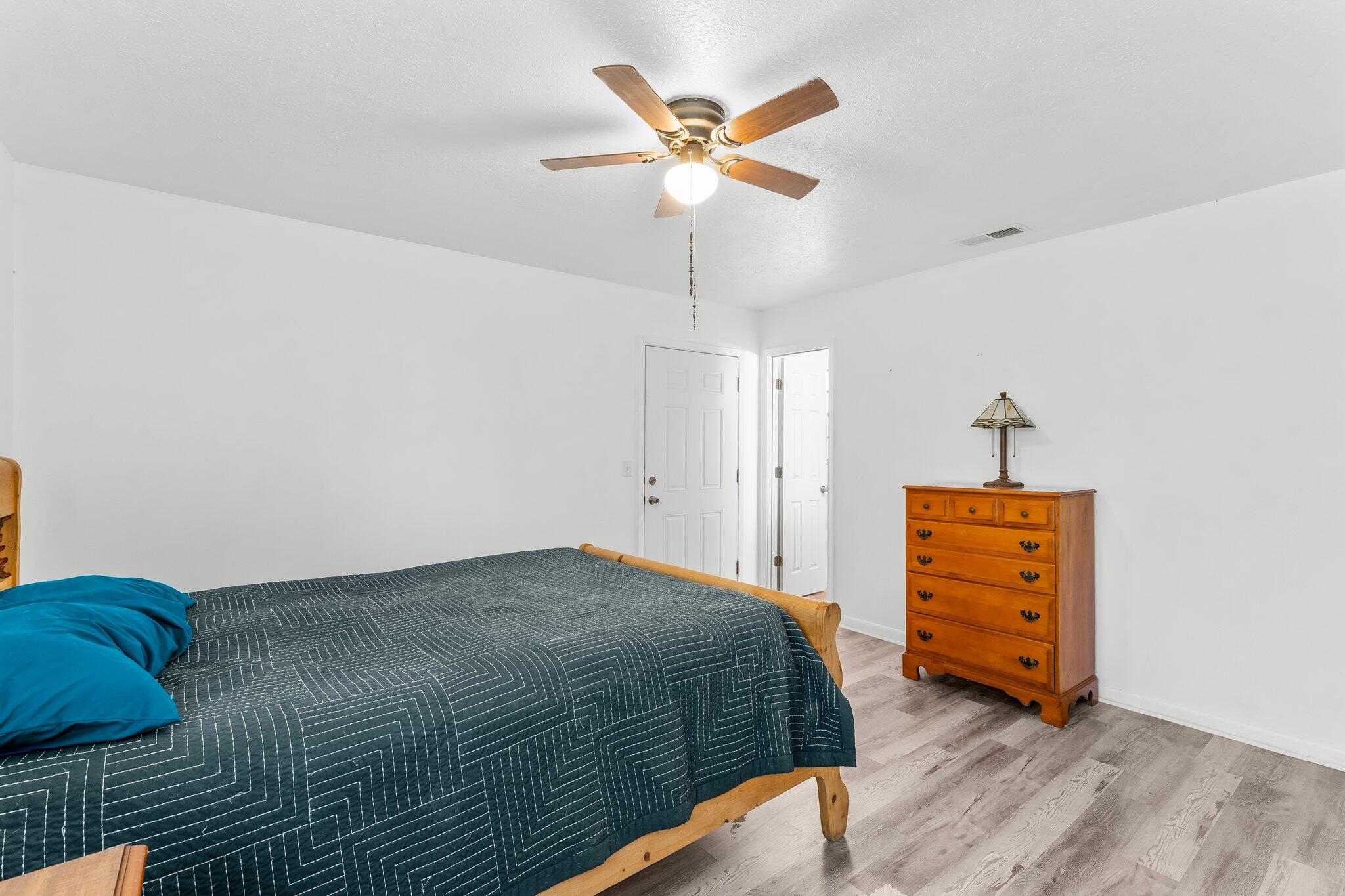 IMPERIAL OAKS - Residential