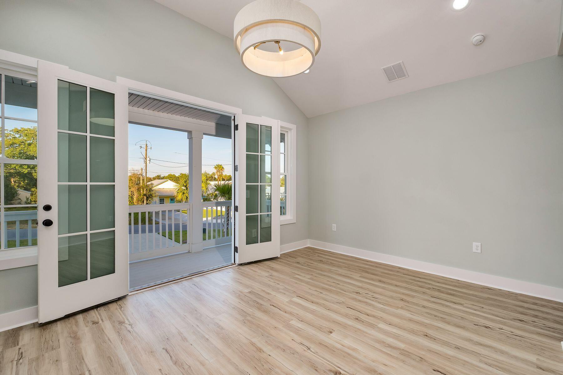 LAGUNA BEACH 8TH ADDN - Residential