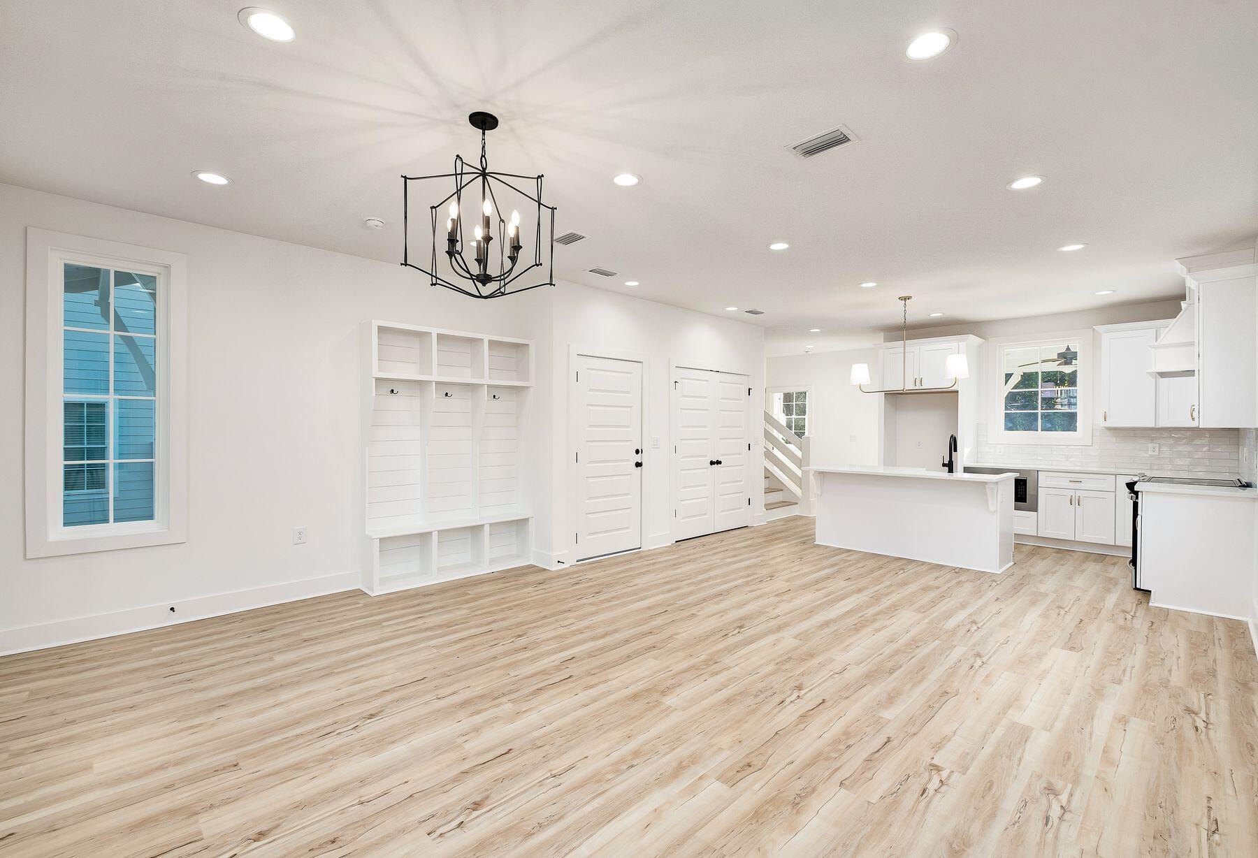 LAGUNA BEACH 8TH ADDN - Residential
