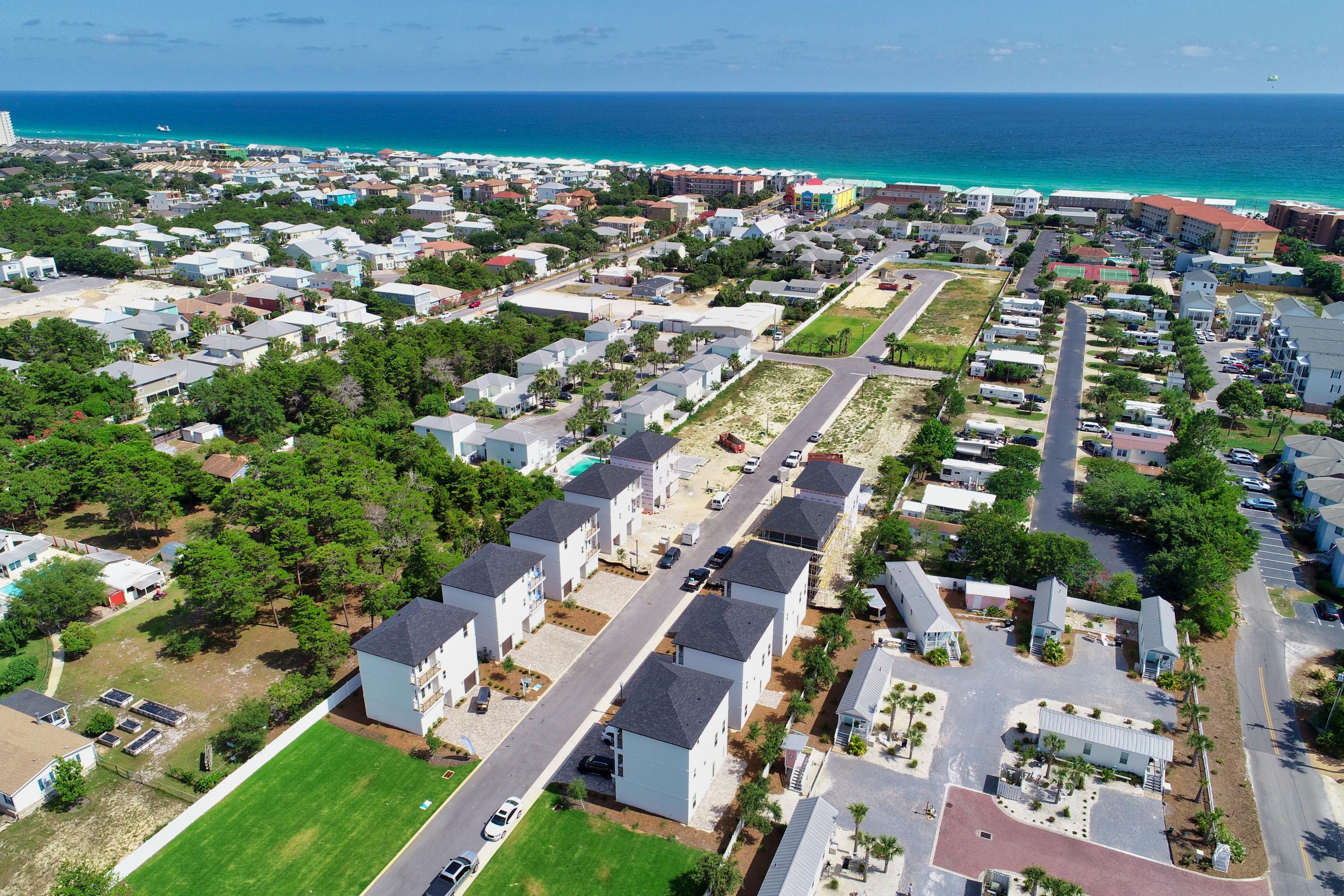 HIDDEN PALMS - Residential
