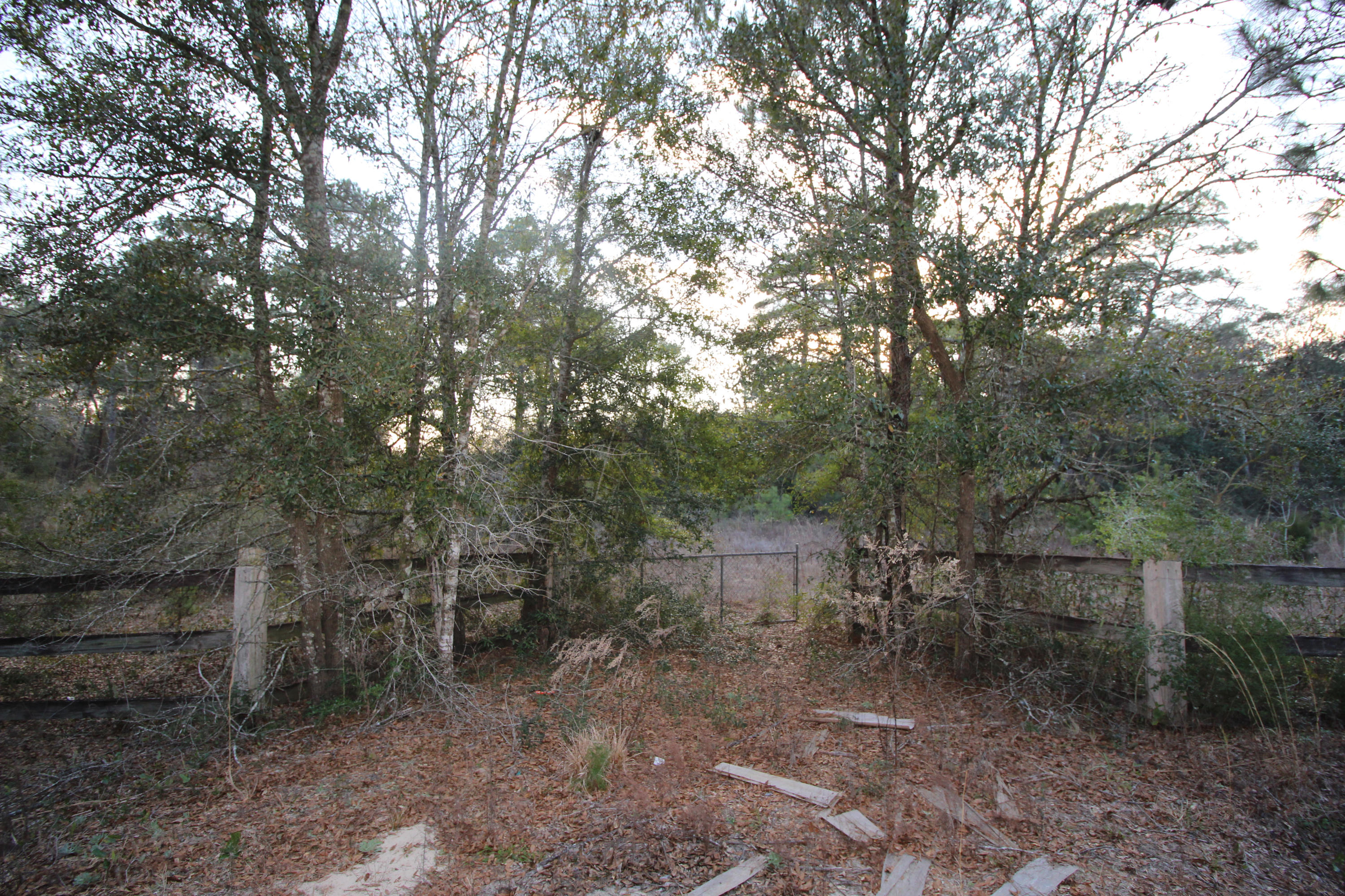 METES & BOUNDS - Land