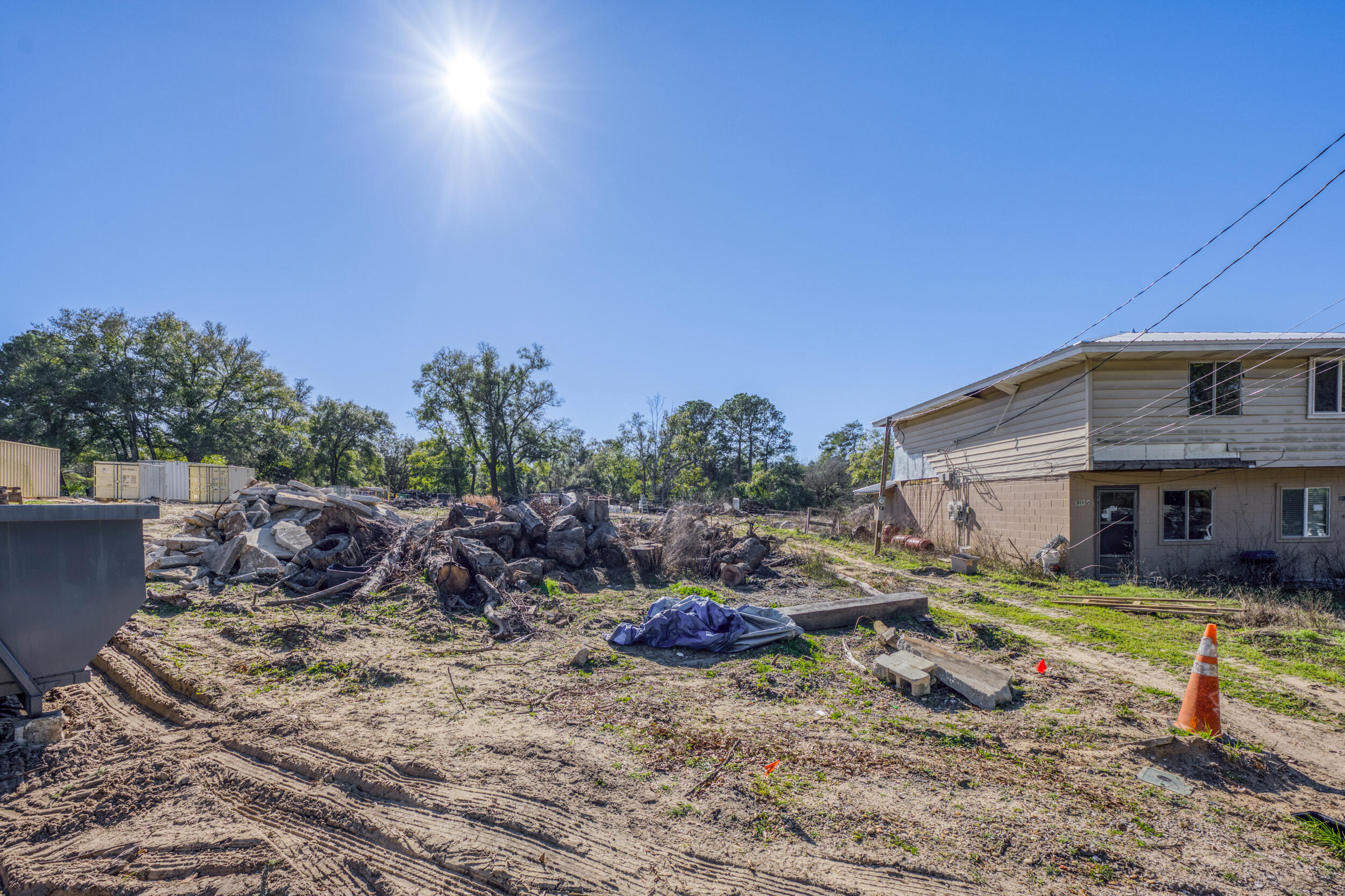 METES & BOUNDS - Land