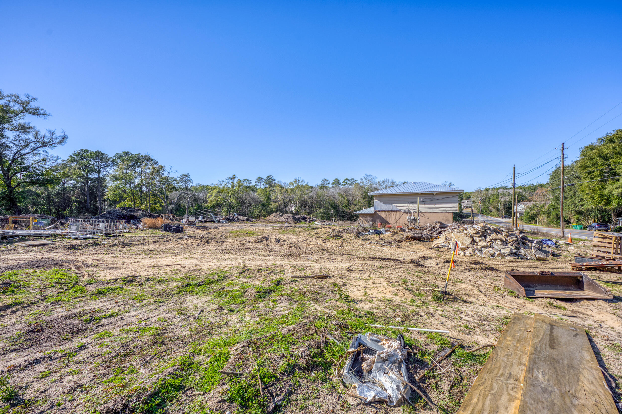 METES & BOUNDS - Land