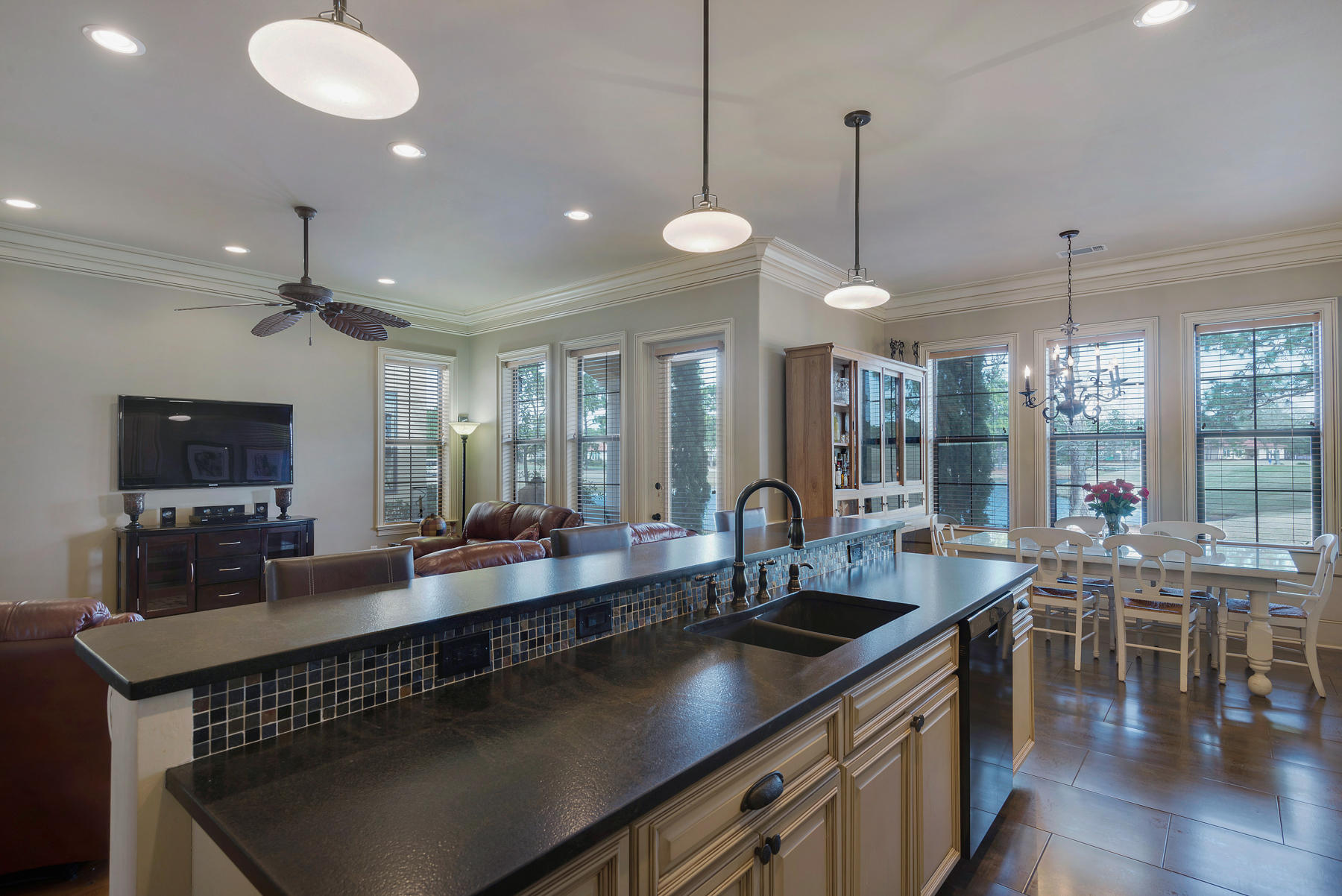 VILLA LAGO - Residential