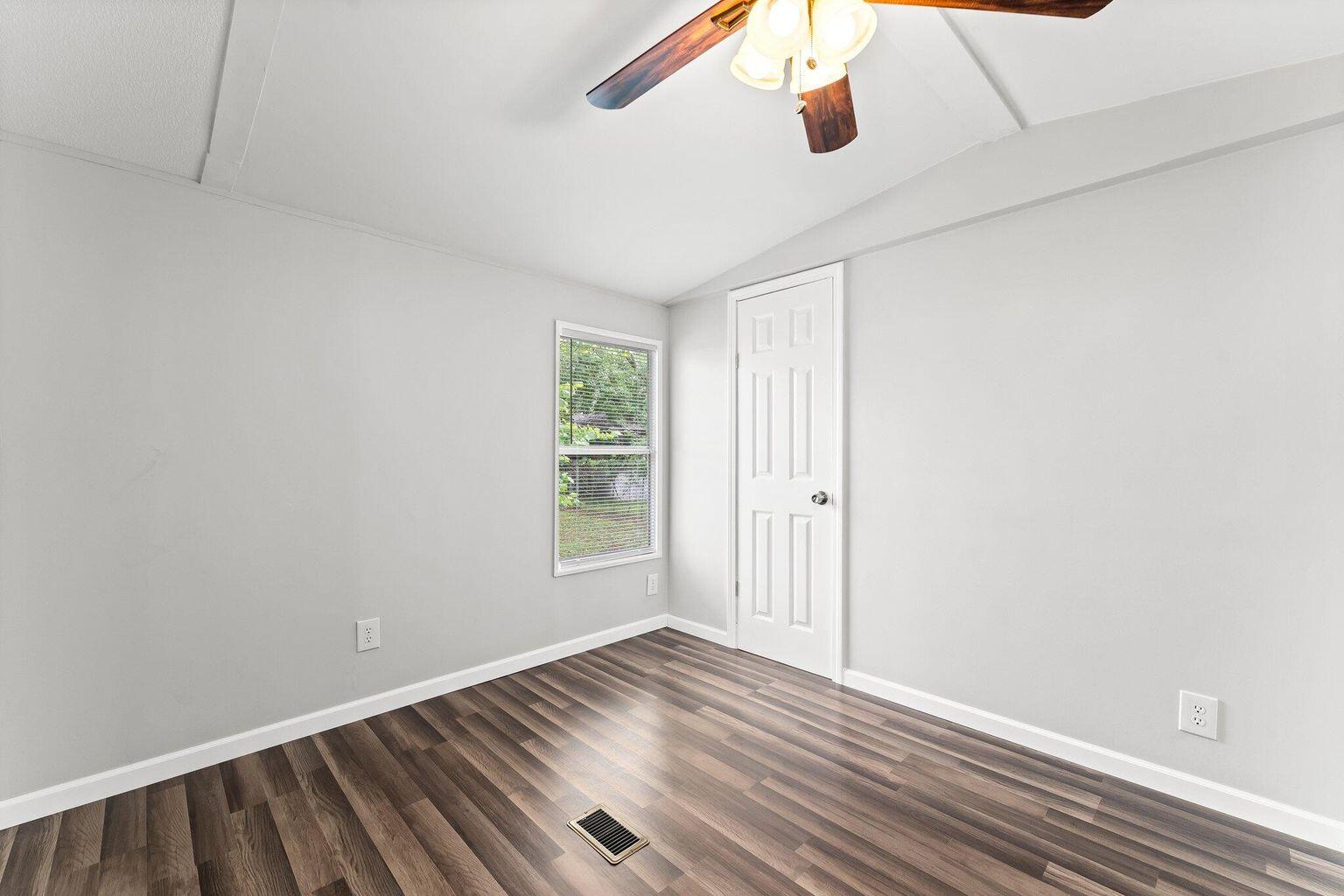 NORTH LAGOON OAKS - Residential