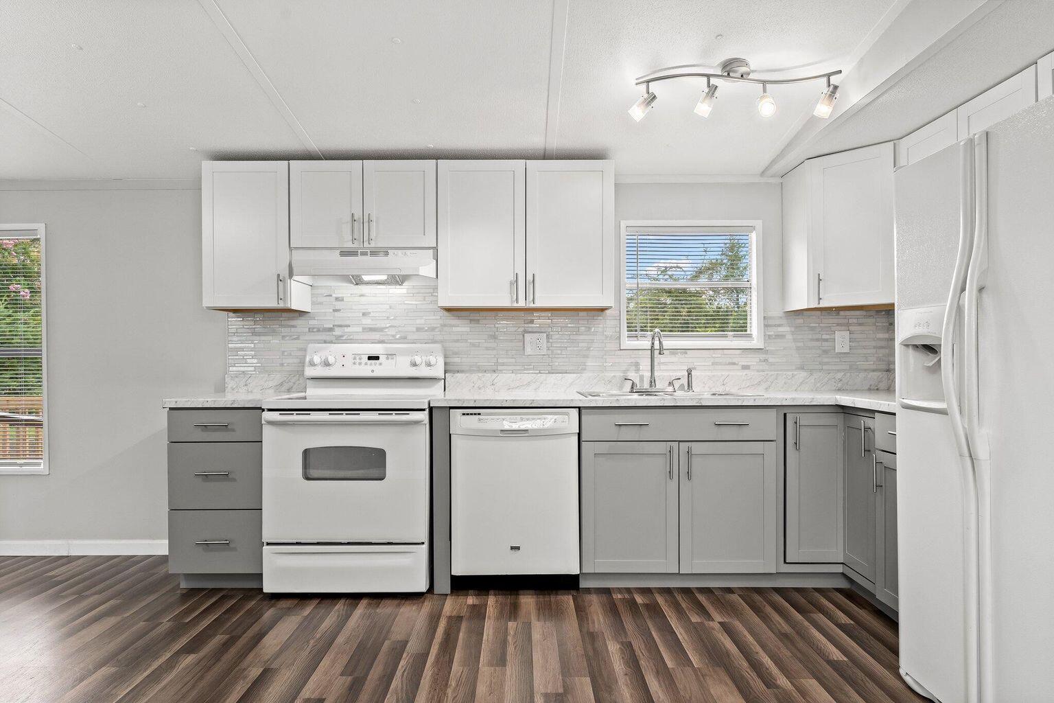 NORTH LAGOON OAKS - Residential
