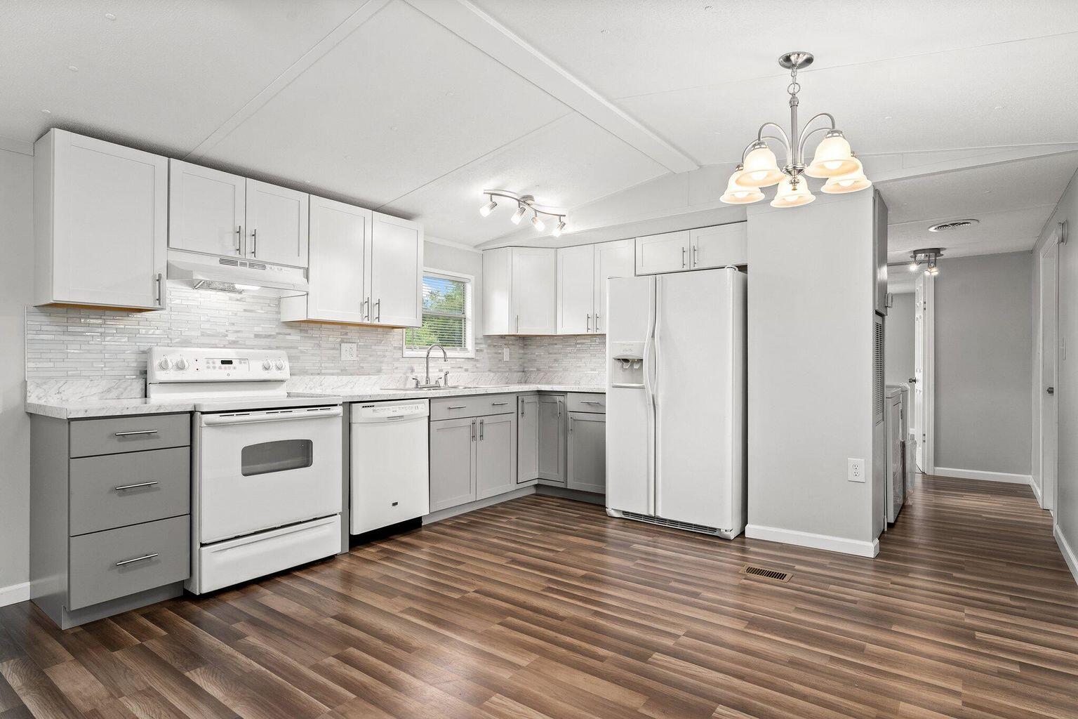 NORTH LAGOON OAKS - Residential