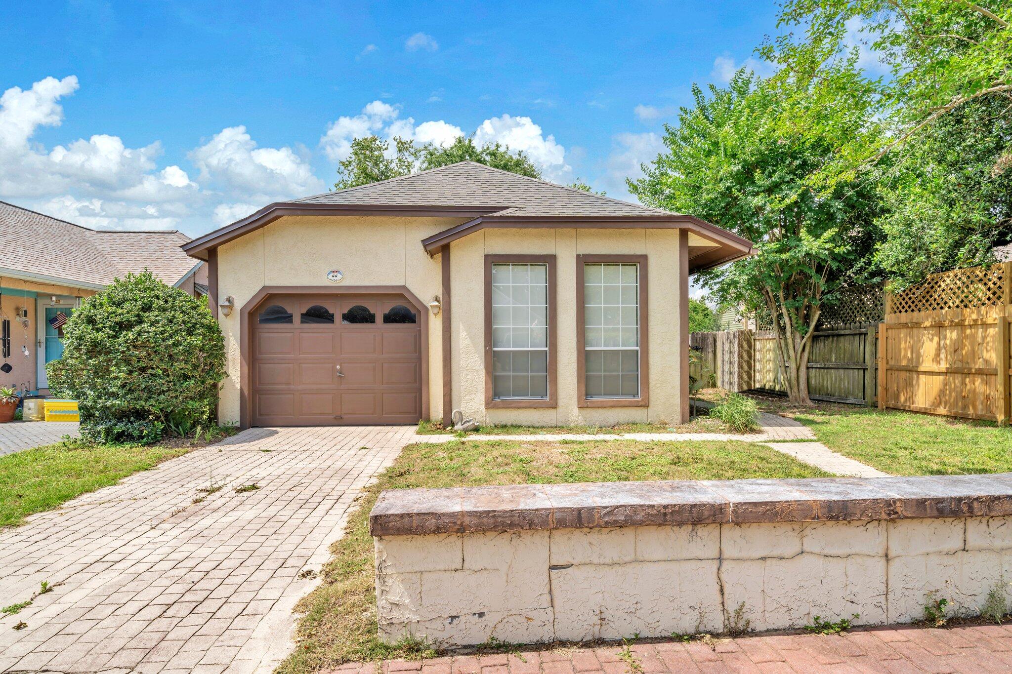 Great personal residence or investment property in the heart of Destin! This 2 bedroom/2 bath home is ready for a new owner to update to their personal taste. New roof installed in 2024 & AC in 2021. This home sits on one of the largest homesites in the subdivision. Don't' miss out on this wonderful home! Call today for a showing!