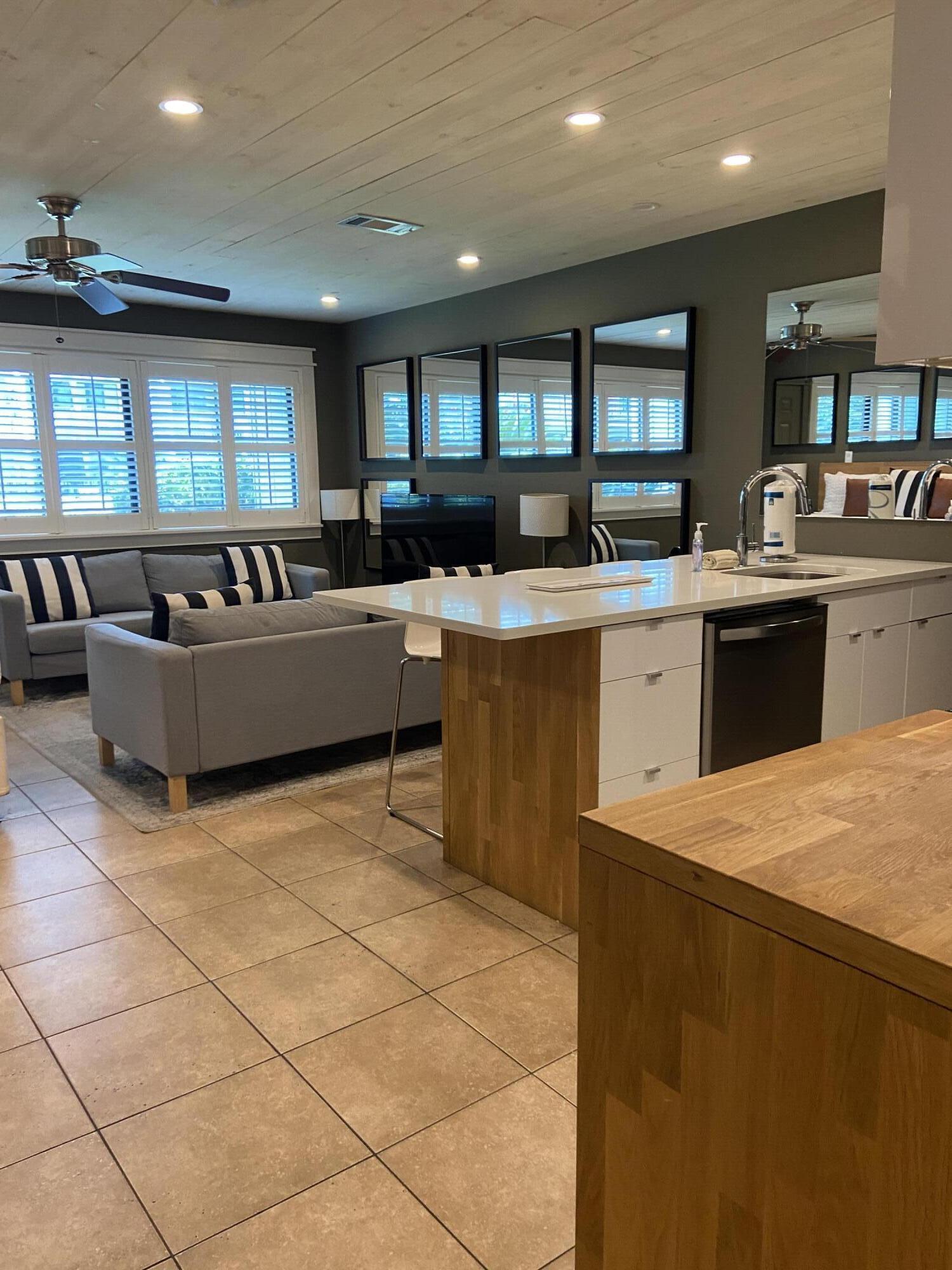 HIDDEN BEACH VILLAS CONDO - Residential