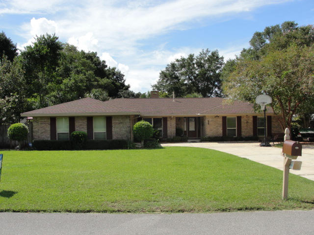This is it!! Large 4 bedroom, updated home in the beautiful Poquito Bayou/Longwood area - WITH a gunite pool. This gorgeous home and quiet neighborhood have everything you could be looking for: Over 2,600 sf, beautifully updated kitchen (Linn's Prestige Kitchens '08) with granite island/bar and travertine floors throughout (bedrooms-cpt '08 & sunroom-tile), dble pane windows/doors ('07), and off/lndry room. This is a family-friendly floor plan with split bedrooms, living & dining rooms separated by a 2-sided fireplace AND a large sunroom accessed by 2 sets of double french doors. This home is move-in ready with lots of extras: huge 20' x 40' gunite pool (new pump '12) surrounded by a spacious flagstone patio, with removable custom fence to keep children safe. This home is a must see!