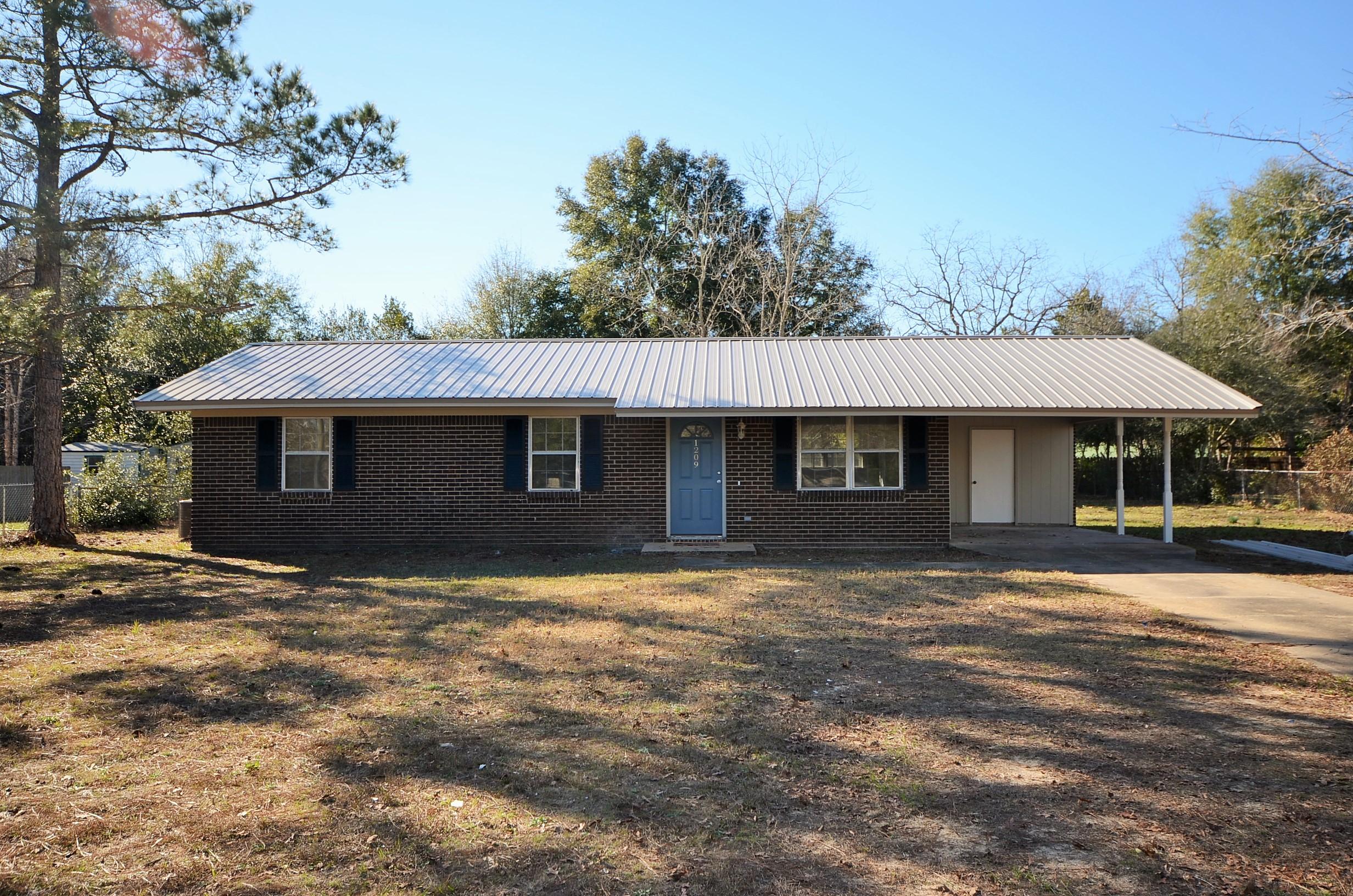 What a steal at under $105k! This home has been fully renovated. Brand new metal roof, HVAC and water heater are less than 2 years old. New flooring throughout, all new light fixtures- this one is truly MOVE IN ready! 3 bed/1.5 bath with open living/dining/kitchen area. Large flat backyard and centrally located!