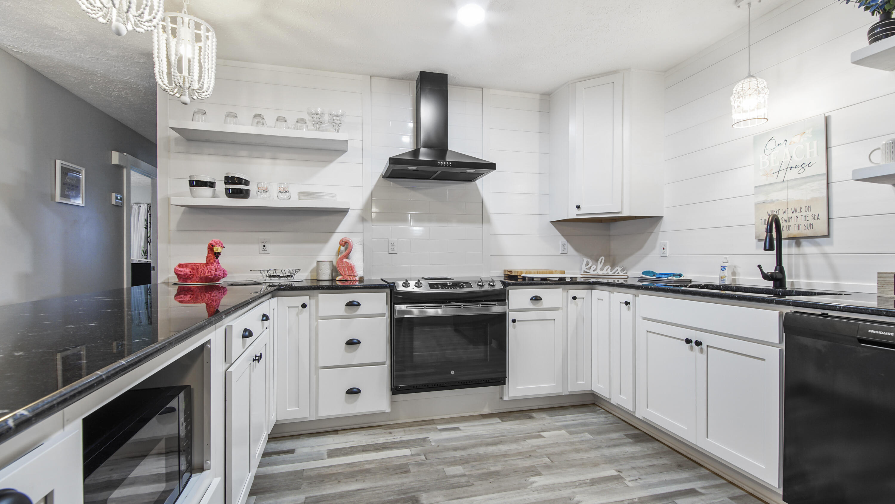 WHITE SANDS ESTATES - Residential