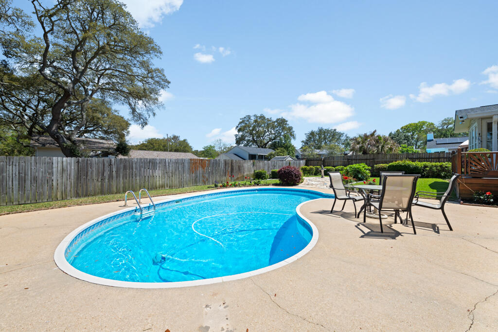 BAYOU WOODS - Residential