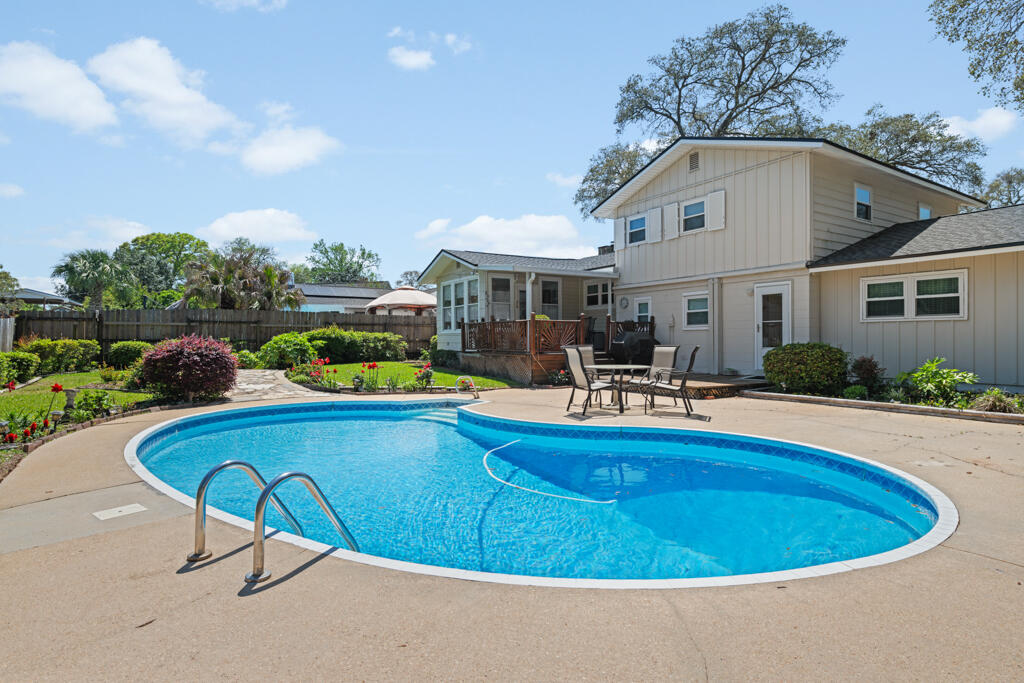 BAYOU WOODS - Residential