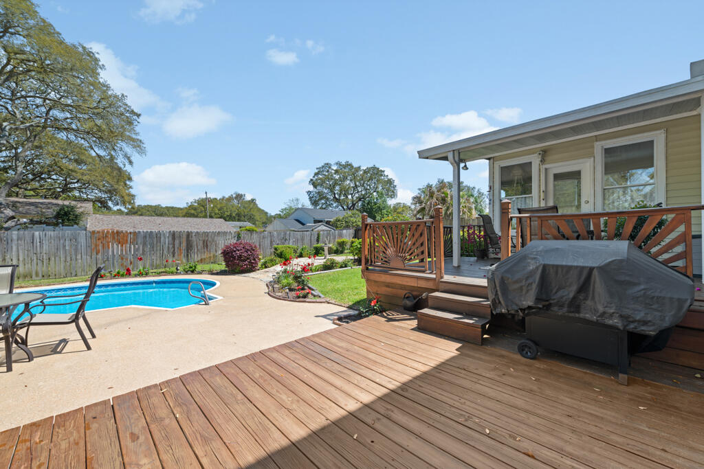 BAYOU WOODS - Residential