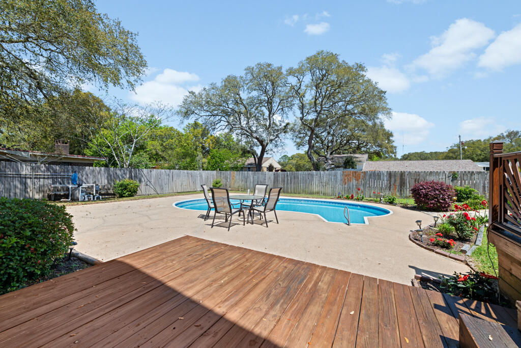 BAYOU WOODS - Residential
