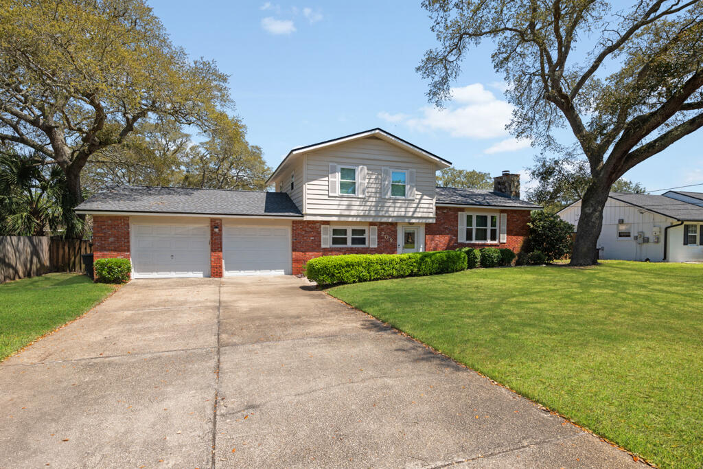 BAYOU WOODS - Residential
