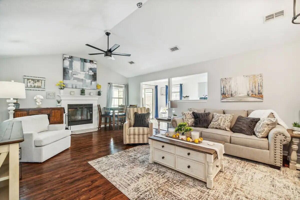 HOLIDAY BEACH UNIT 13 - Residential