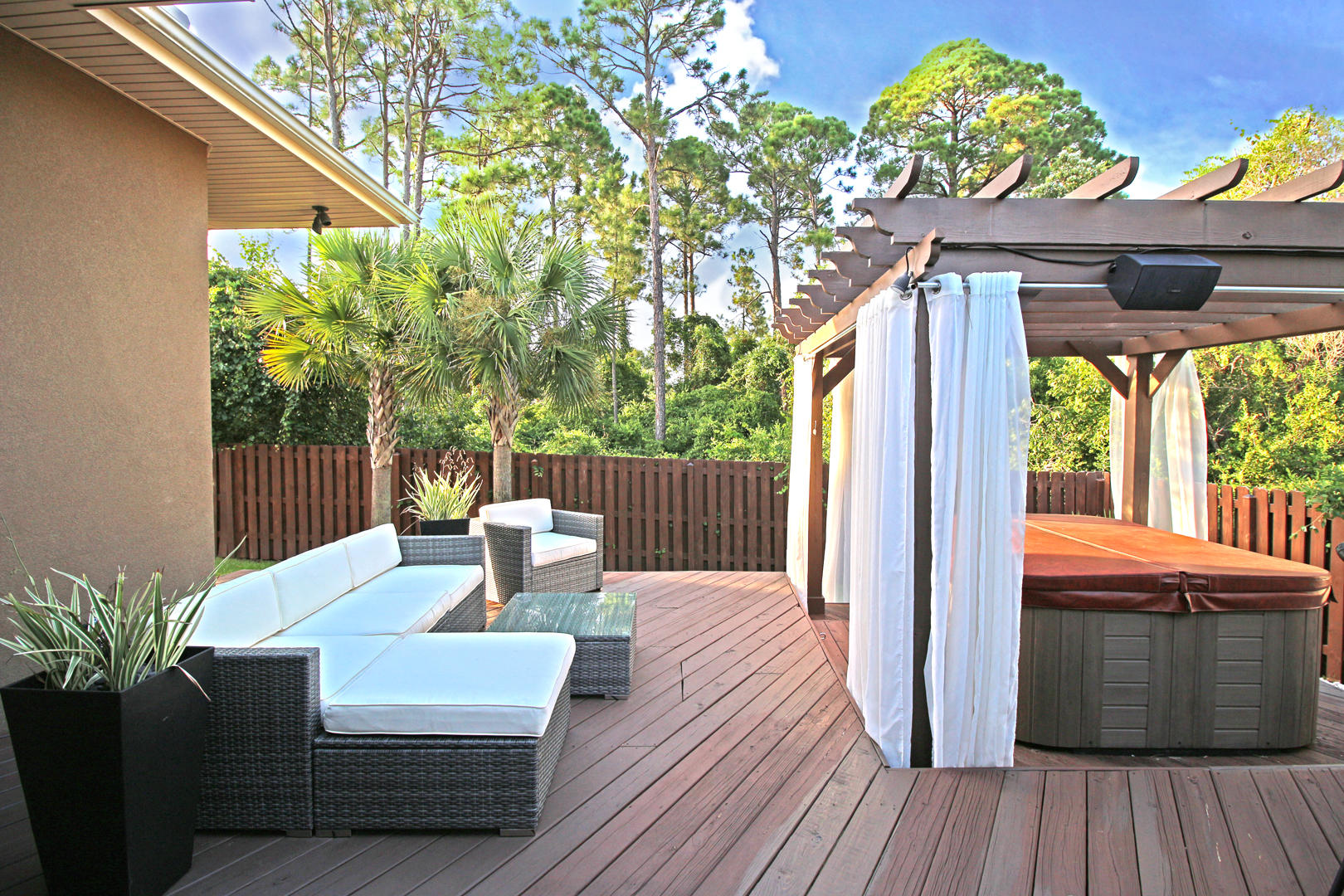 CHARDONNAY ESTATES - Residential