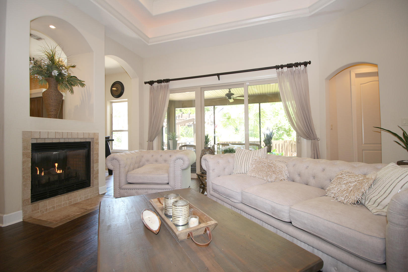 CHARDONNAY ESTATES - Residential