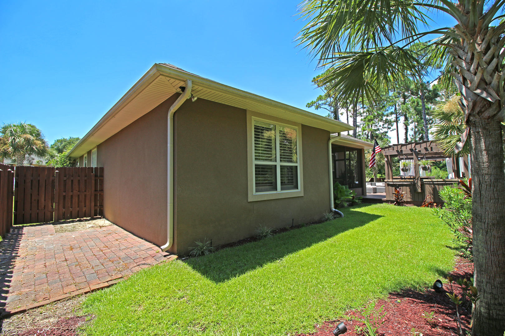 CHARDONNAY ESTATES - Residential