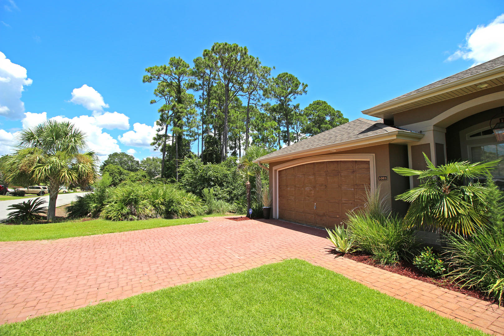 CHARDONNAY ESTATES - Residential