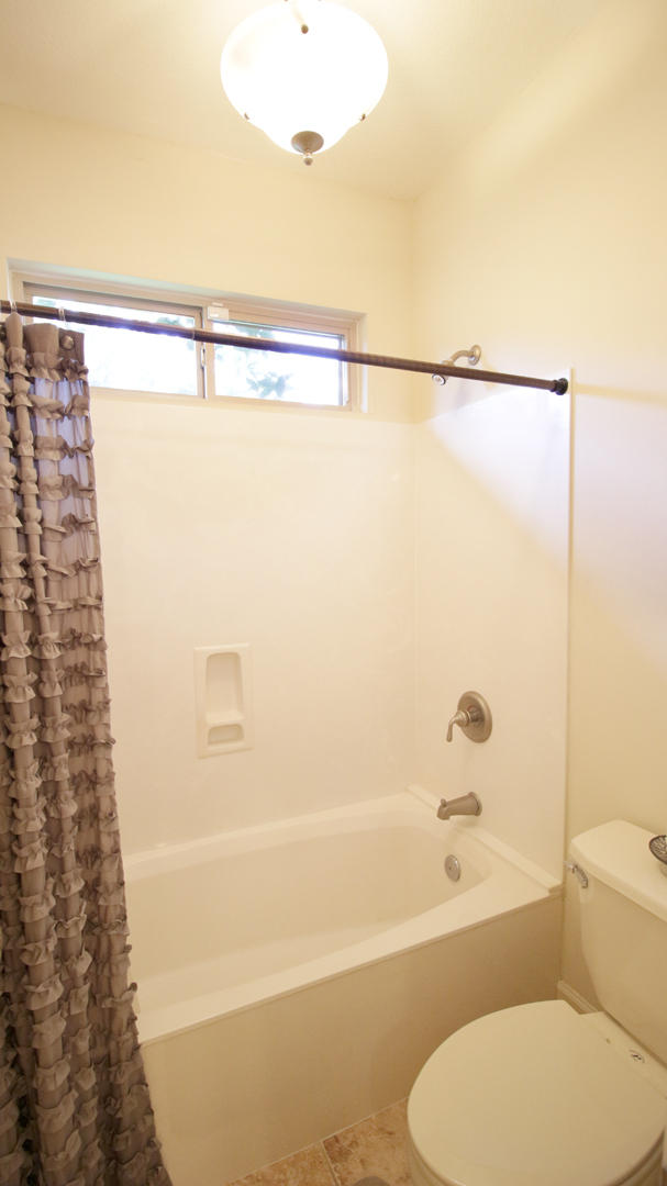 CHARDONNAY ESTATES - Residential