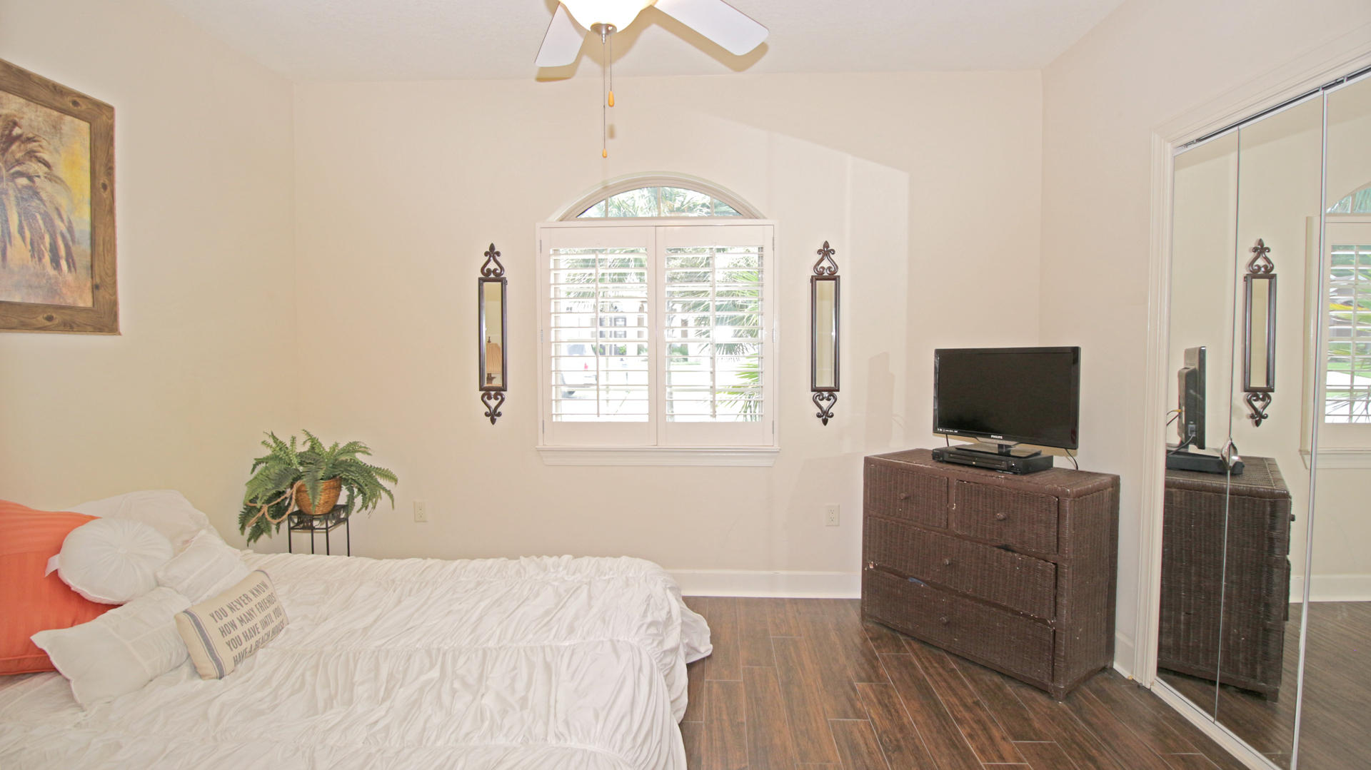 CHARDONNAY ESTATES - Residential