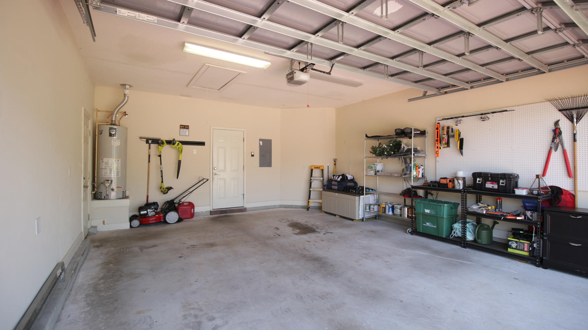 CHARDONNAY ESTATES - Residential