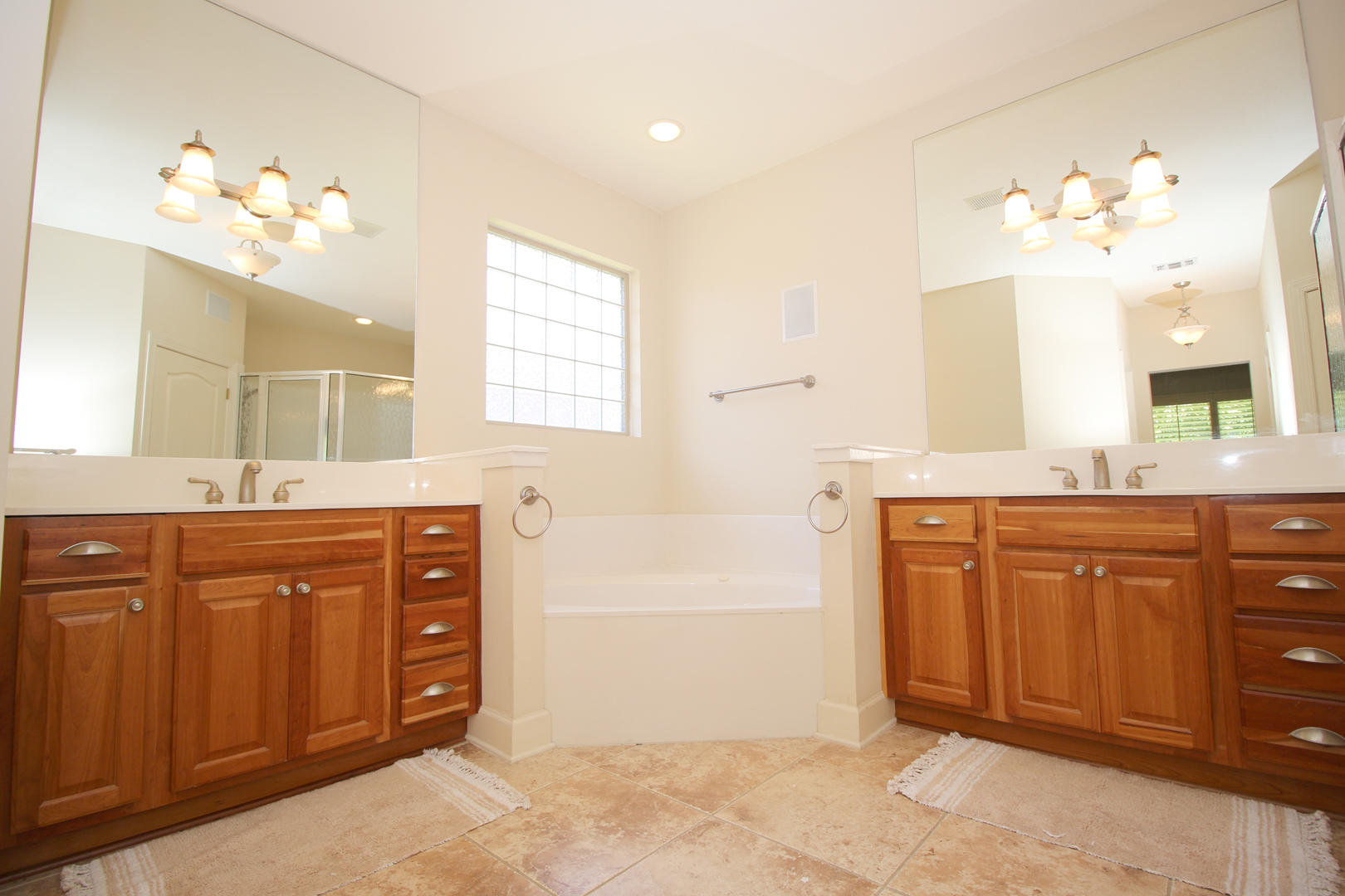 CHARDONNAY ESTATES - Residential