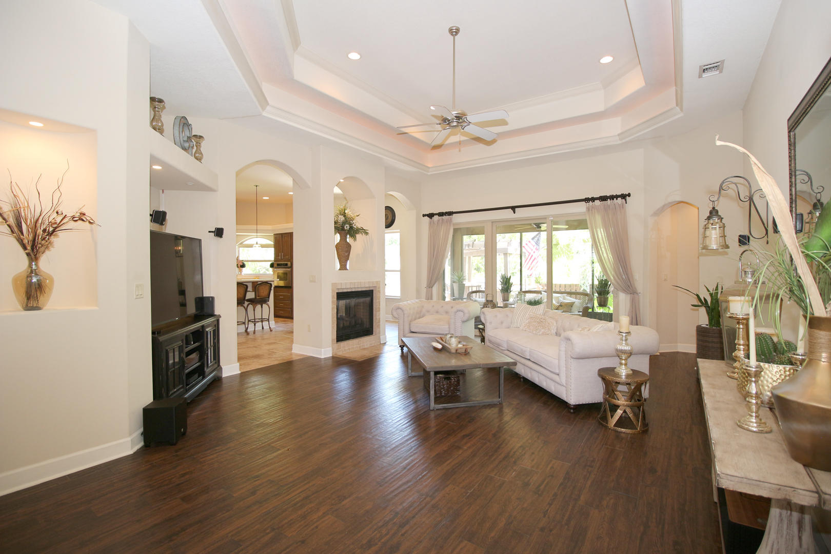 CHARDONNAY ESTATES - Residential