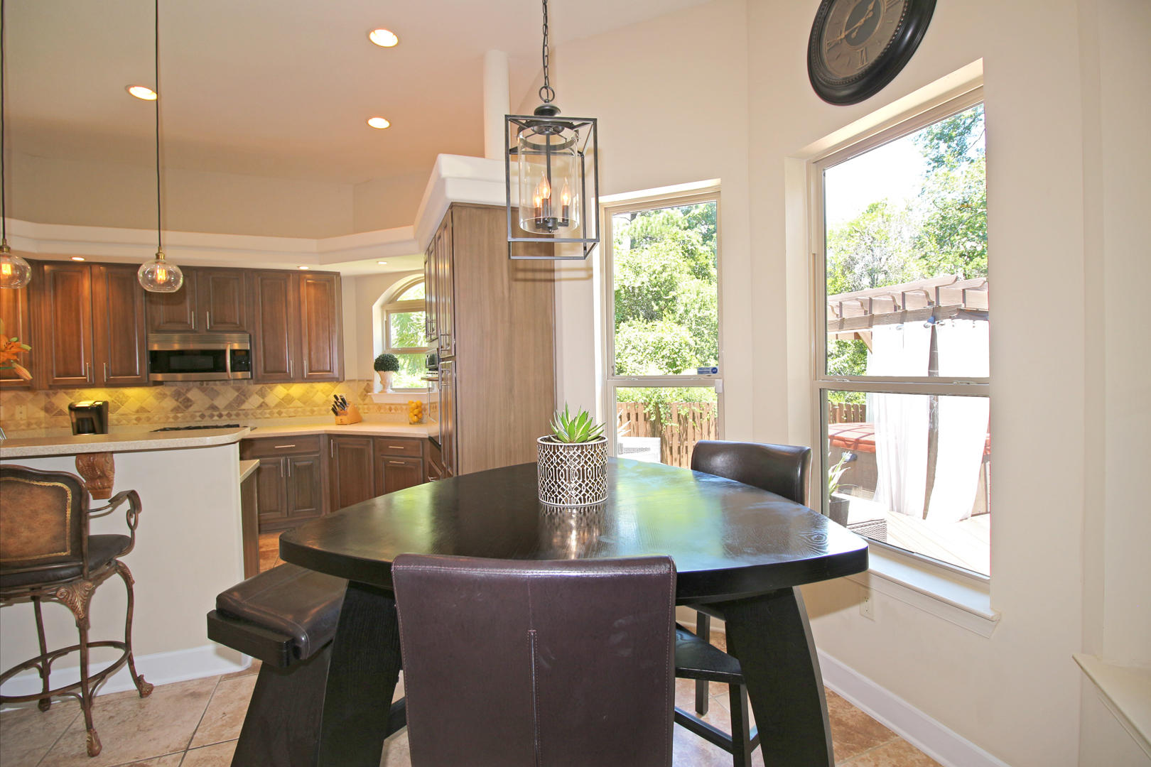 CHARDONNAY ESTATES - Residential