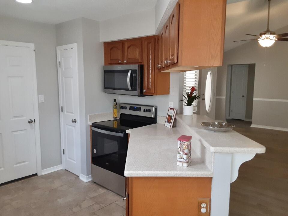 100% Move In Ready! Roof 2016, HVAC 2023, hot water heater 2023.Easy commute to Duke Field, 7th Special Forces and Eglin AFB. This recently remodeled home offers so much from new interior paint, new lighting fixtures and ceilings fans, new laminate flooring in living areas and carpeting in bedrooms, Updated kitchen with Stainless Steel Appliances, Corian tops, updated bathrooms with lighting mirrors, cabinets and counter tops.