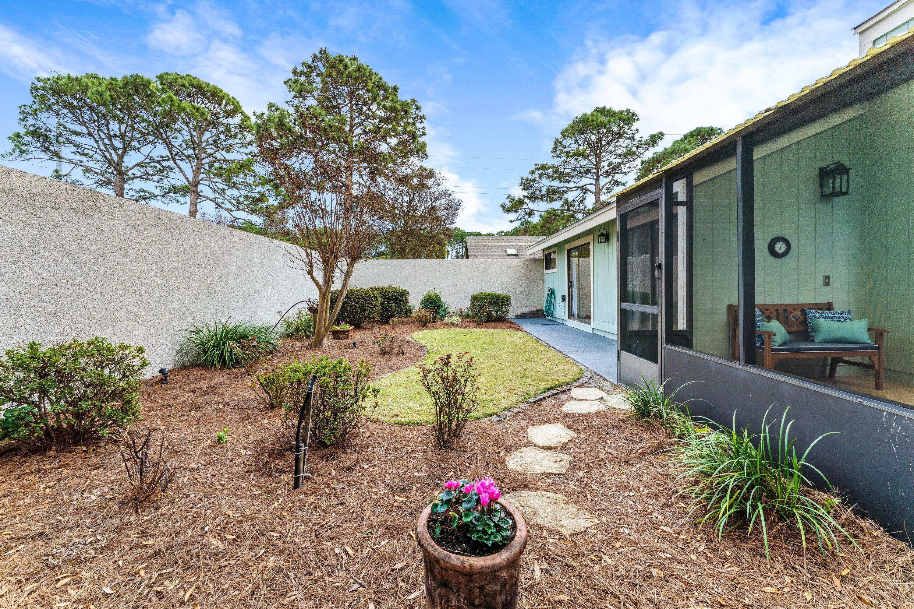 LINKSIDE VILLAGE UNIT 1 - Residential