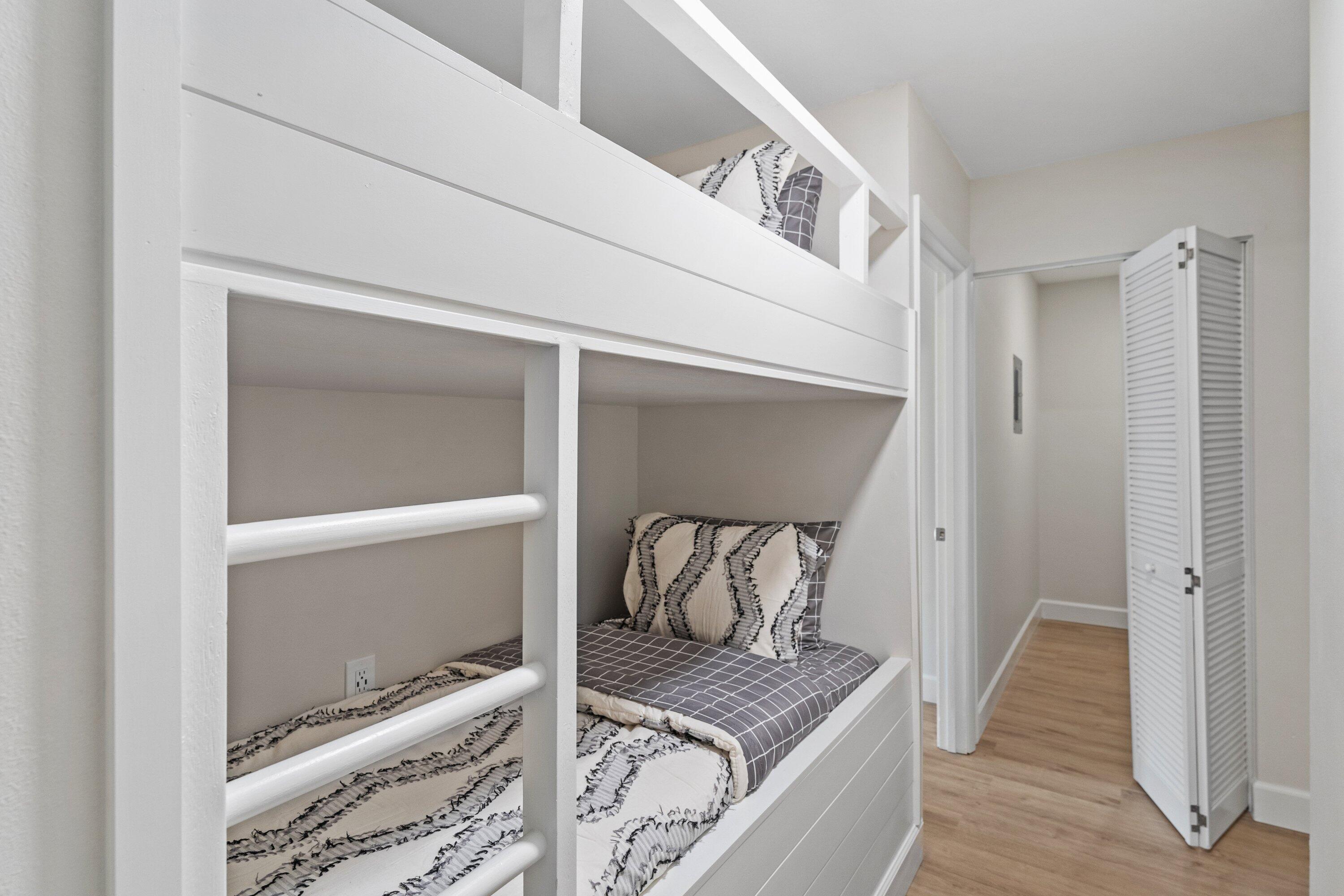 LINKSIDE VILLAGE UNIT 1 - Residential