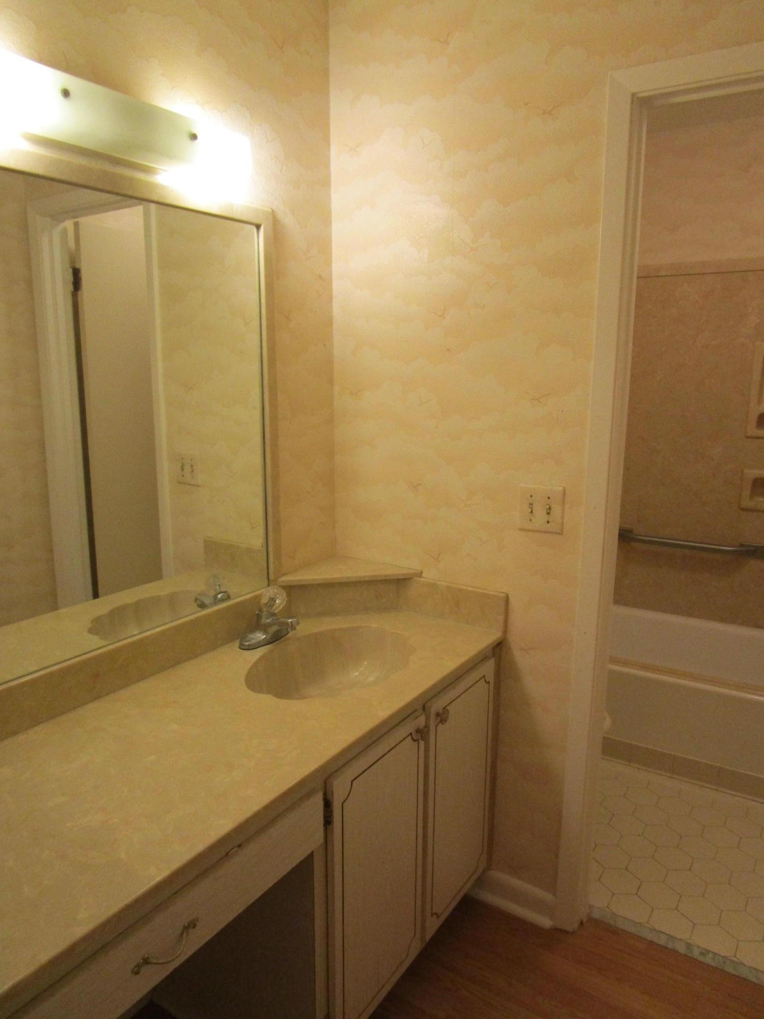 PALM ESTATES UNIT 4 - Residential Lease