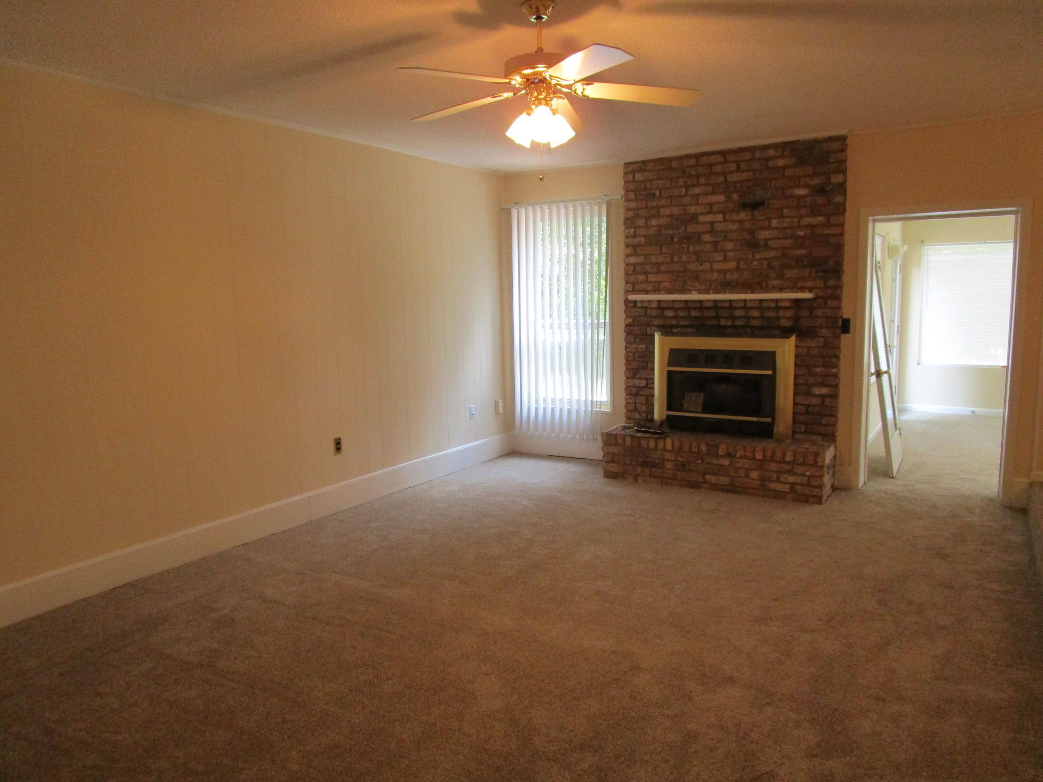 PALM ESTATES UNIT 4 - Residential Lease