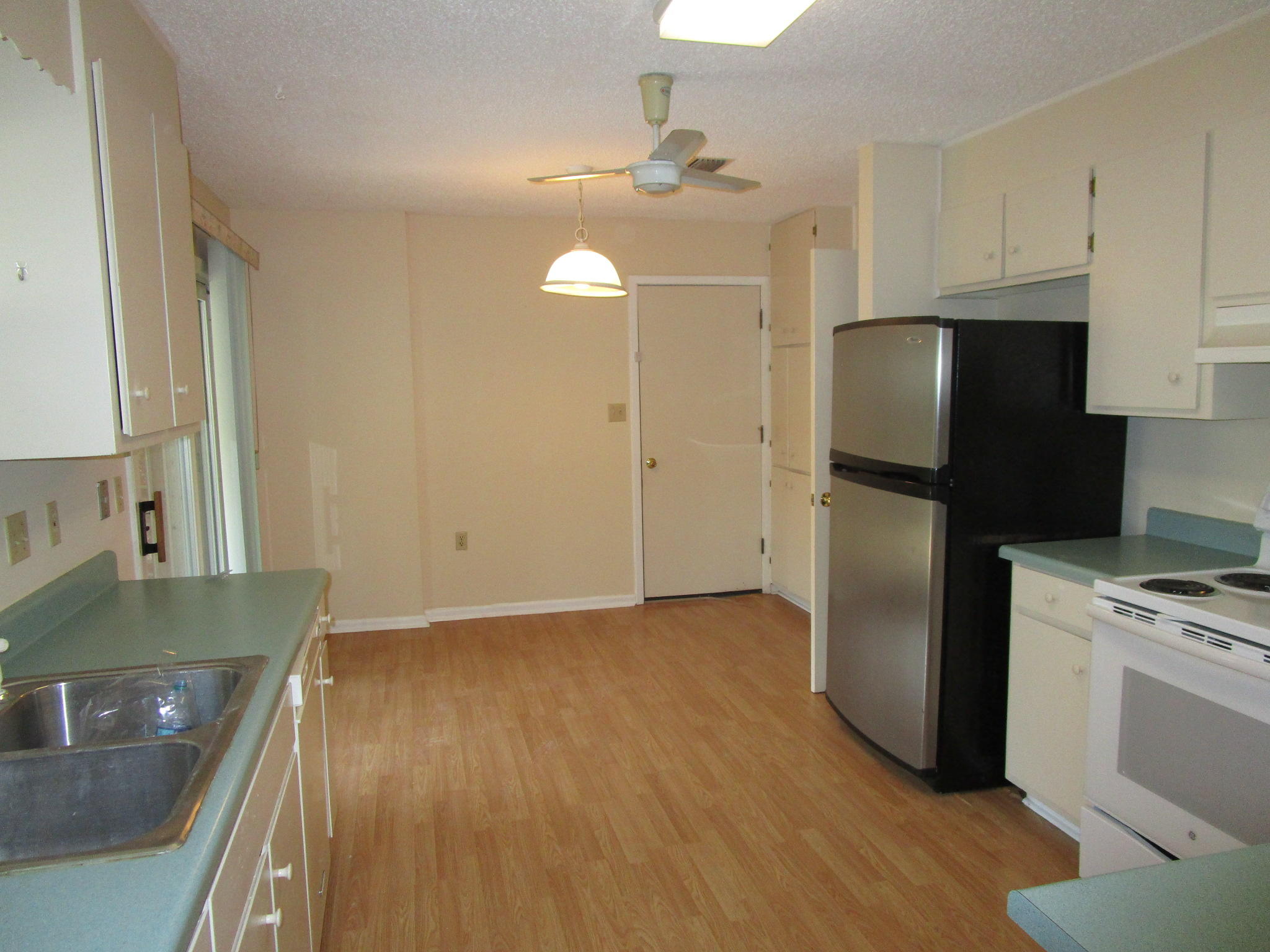 PALM ESTATES UNIT 4 - Residential Lease