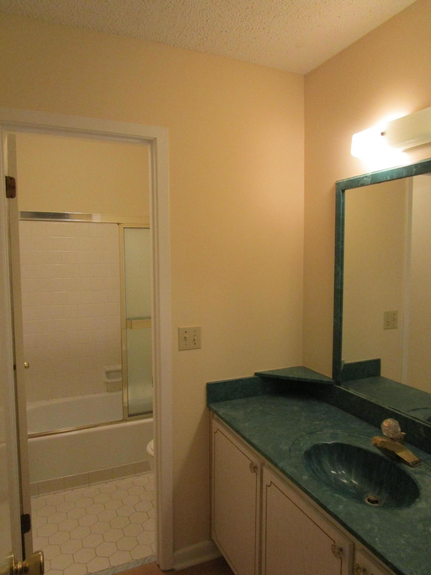 PALM ESTATES UNIT 4 - Residential Lease