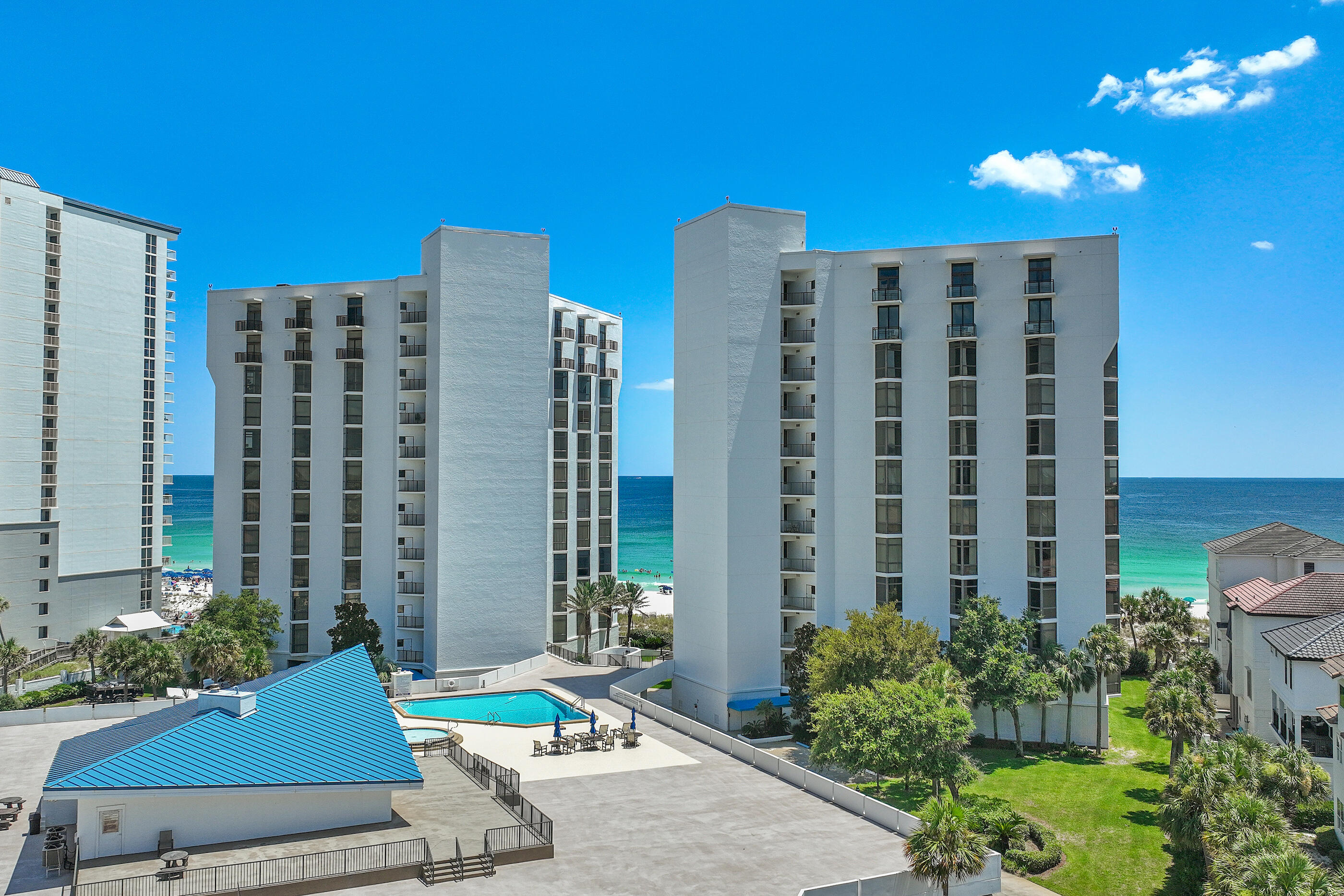 REGENCY TOWERS - Residential
